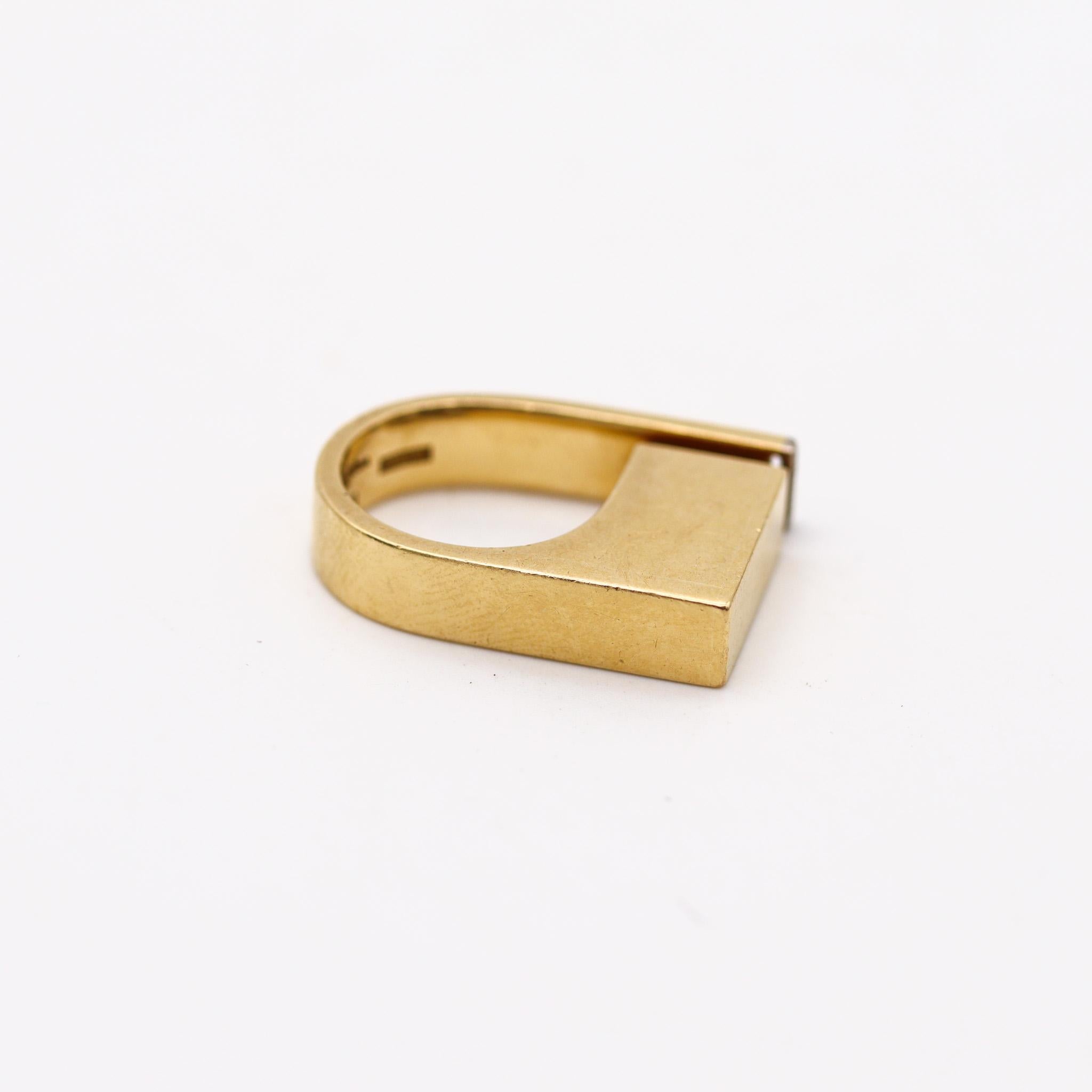 Round Cut Rey Urban 1970 Denmark Geometric Sculptural Ring in Solid 18K Gold And Diamonds For Sale