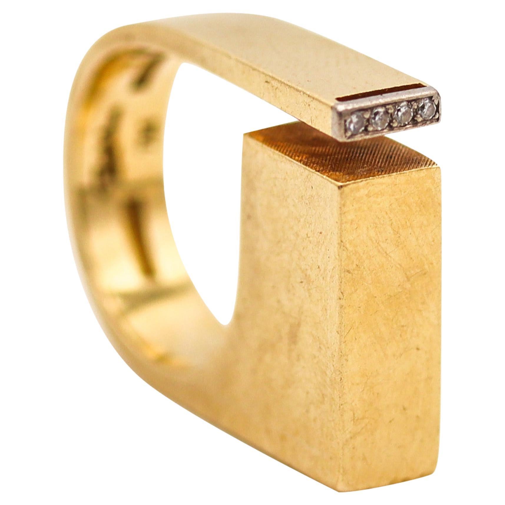 Rey Urban 1970 Denmark Geometric Sculptural Ring in Solid 18K Gold And Diamonds For Sale
