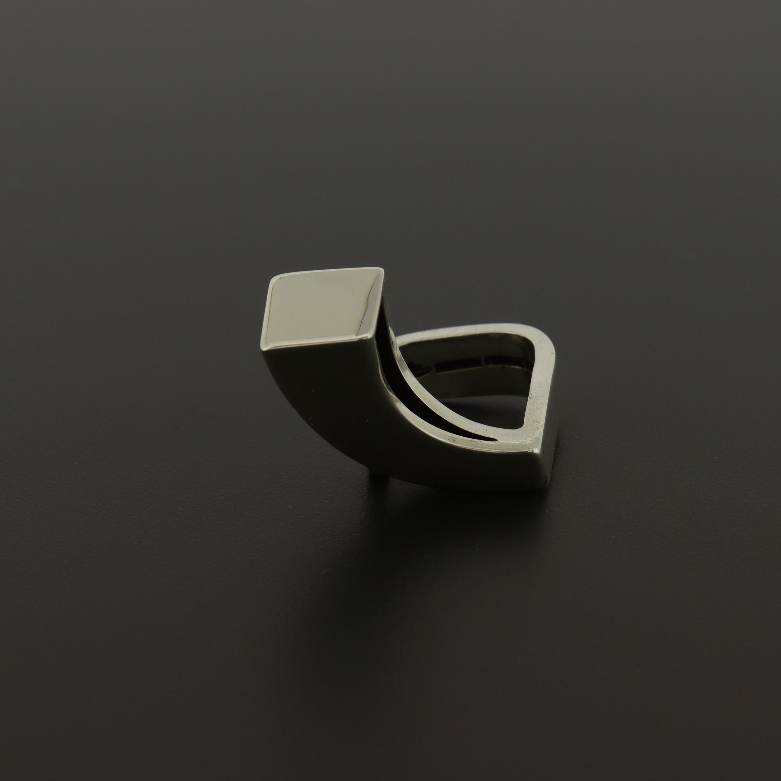 Rey Urban pour A. Fausing Bague cocktail moderniste en argent sterling en vente 6
