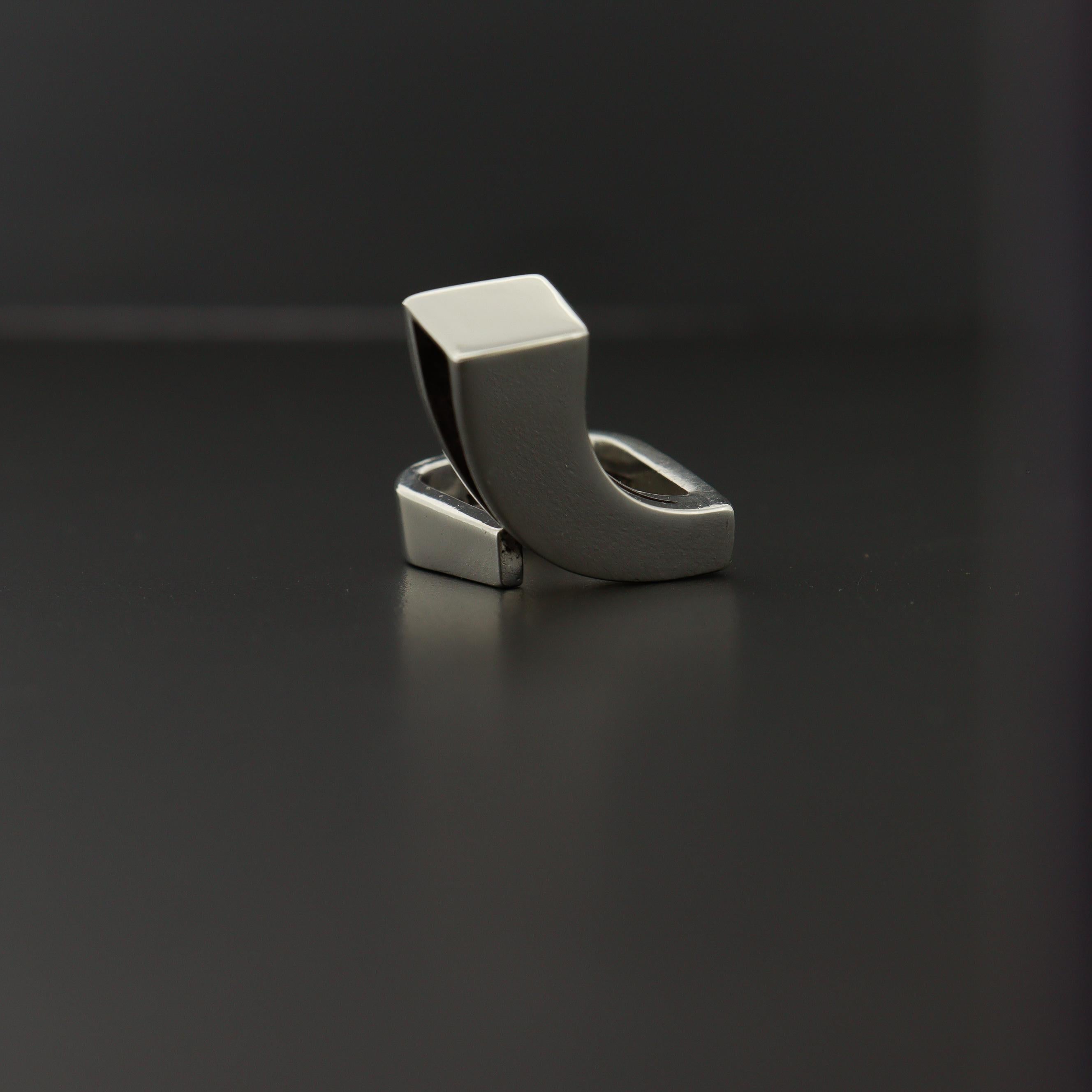 Rey Urban pour A. Fausing Bague cocktail moderniste en argent sterling en vente 1