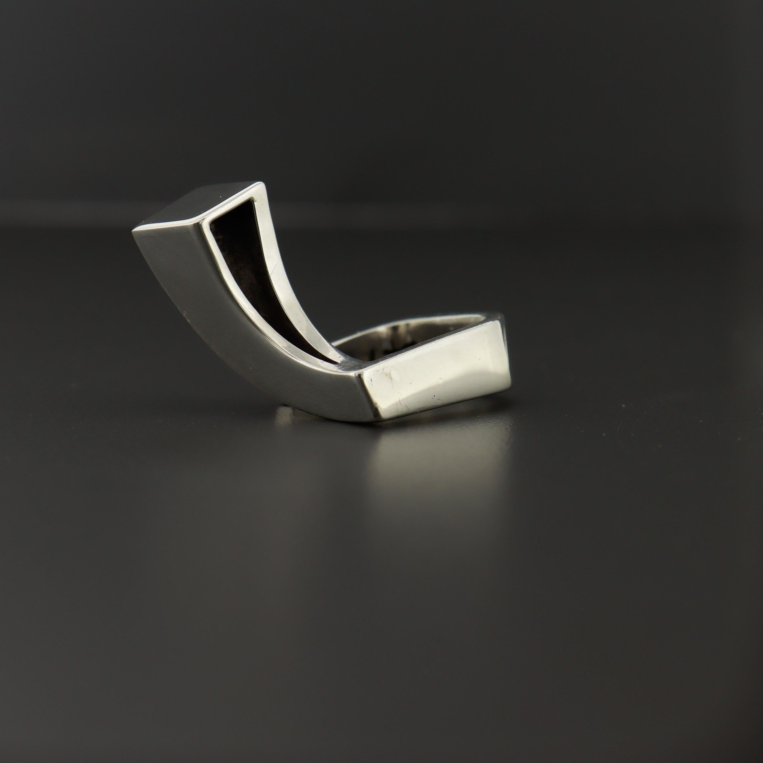 Rey Urban pour A. Fausing Bague cocktail moderniste en argent sterling en vente 2