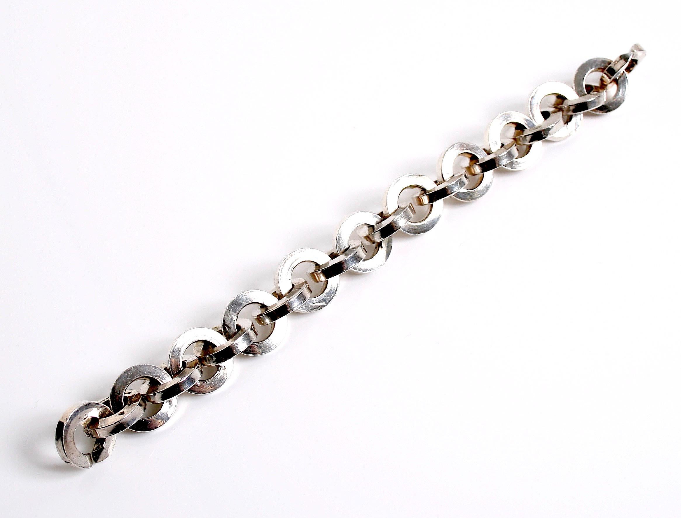 Modernist Rey Urban sterling silver hand beaten chain bracelet For Sale
