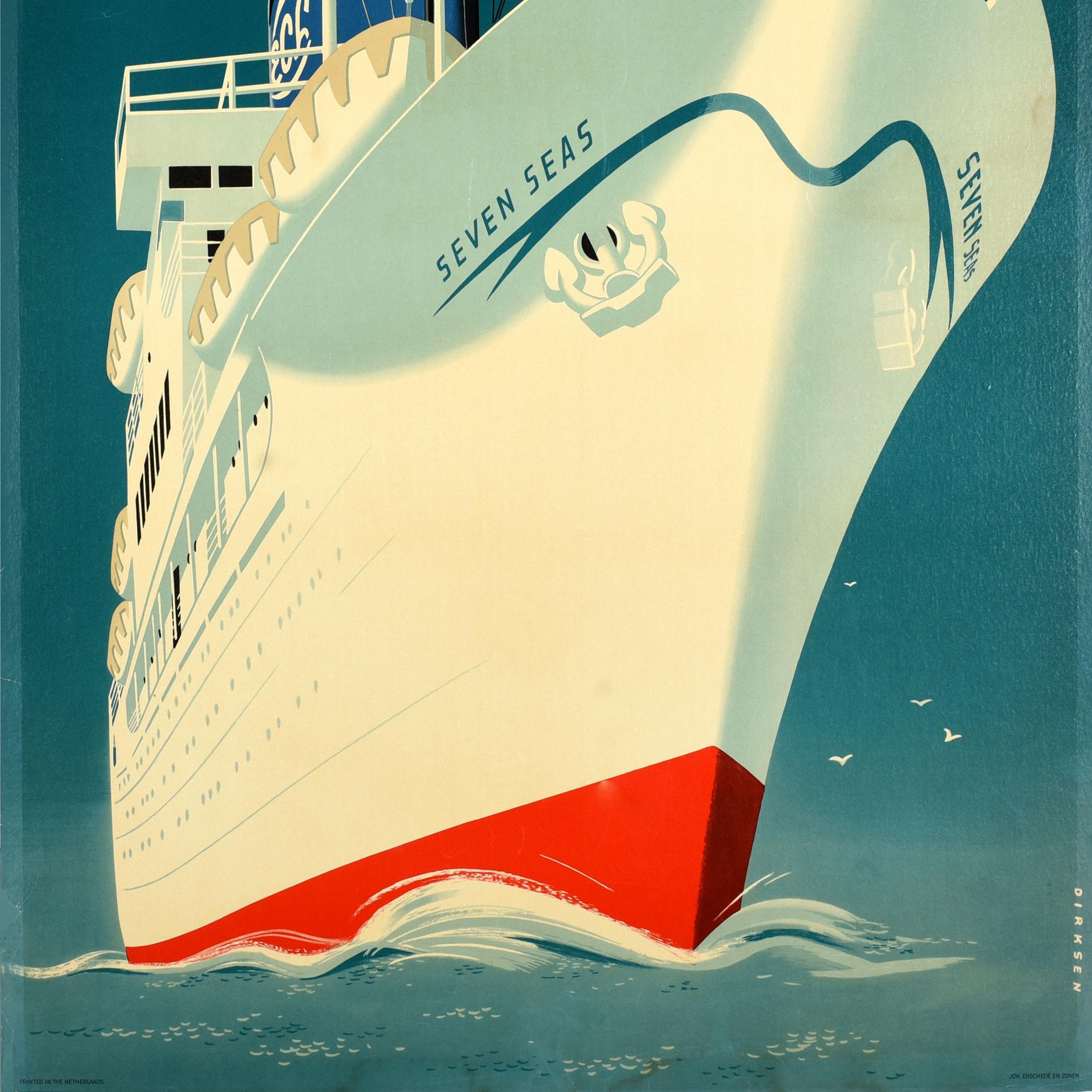 Affiche publicitaire originale pour la compagnie Europa-Canada Line, réalisée par Reyn Dirksen (1924-1999), représentant le navire Seven Seas avec des drapeaux flottant devant sa cheminée bleue, naviguant en mer vers le spectateur, avec des mouettes