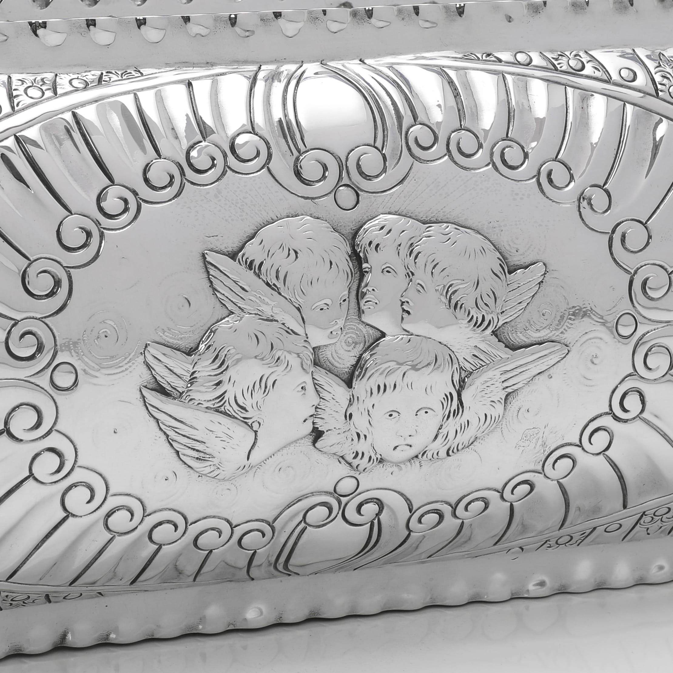 Late 19th Century Reynolds Angels - Victorian Sterling Silver Jewellery Box - London 1889 For Sale
