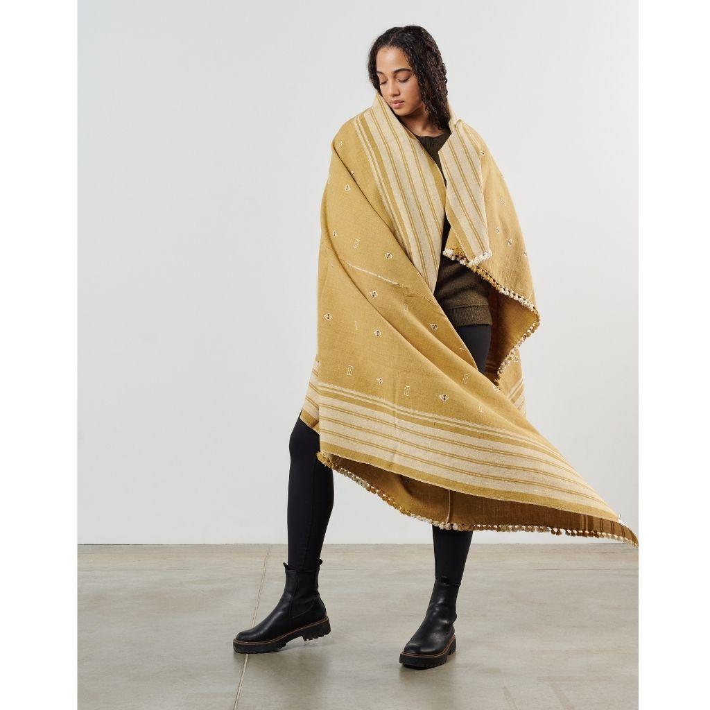 Reyti Ochre Yellow Minimal Pattern Handloom Throw / Blanket in Organic Cotton In New Condition For Sale In Bloomfield Hills, MI