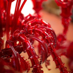 Lustre Rezzonico, 12+6 bras, multi-rangs, en verre de Murano rouge par Multiforme