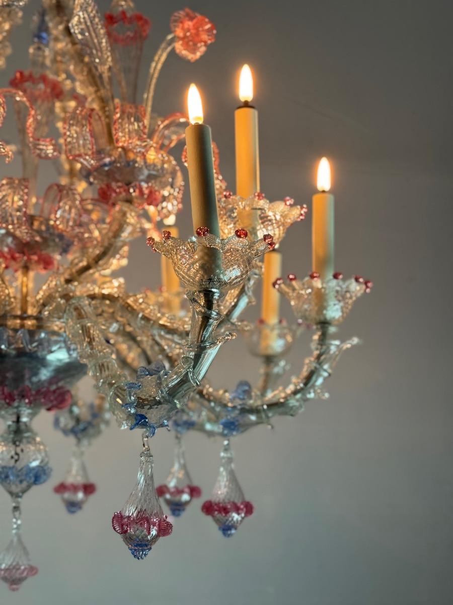 Venezianischer Kronleuchter Rezzonico aus farblosem, blauem und rotem Murano-Glas (Italienisch) im Angebot