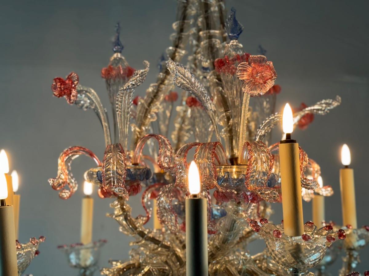 Venezianischer Kronleuchter Rezzonico aus farblosem, blauem und rotem Murano-Glas im Zustand „Gut“ im Angebot in Honnelles, WHT