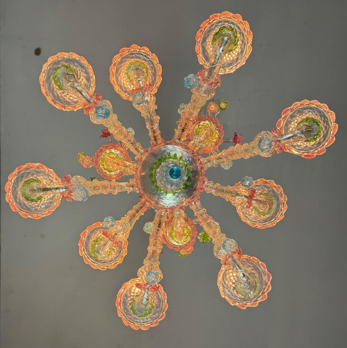 Venezianischer Rezzonico-Kronleuchter aus mehrfarbigem Murano-Glas, 9 Lichtarme, um im Angebot 5