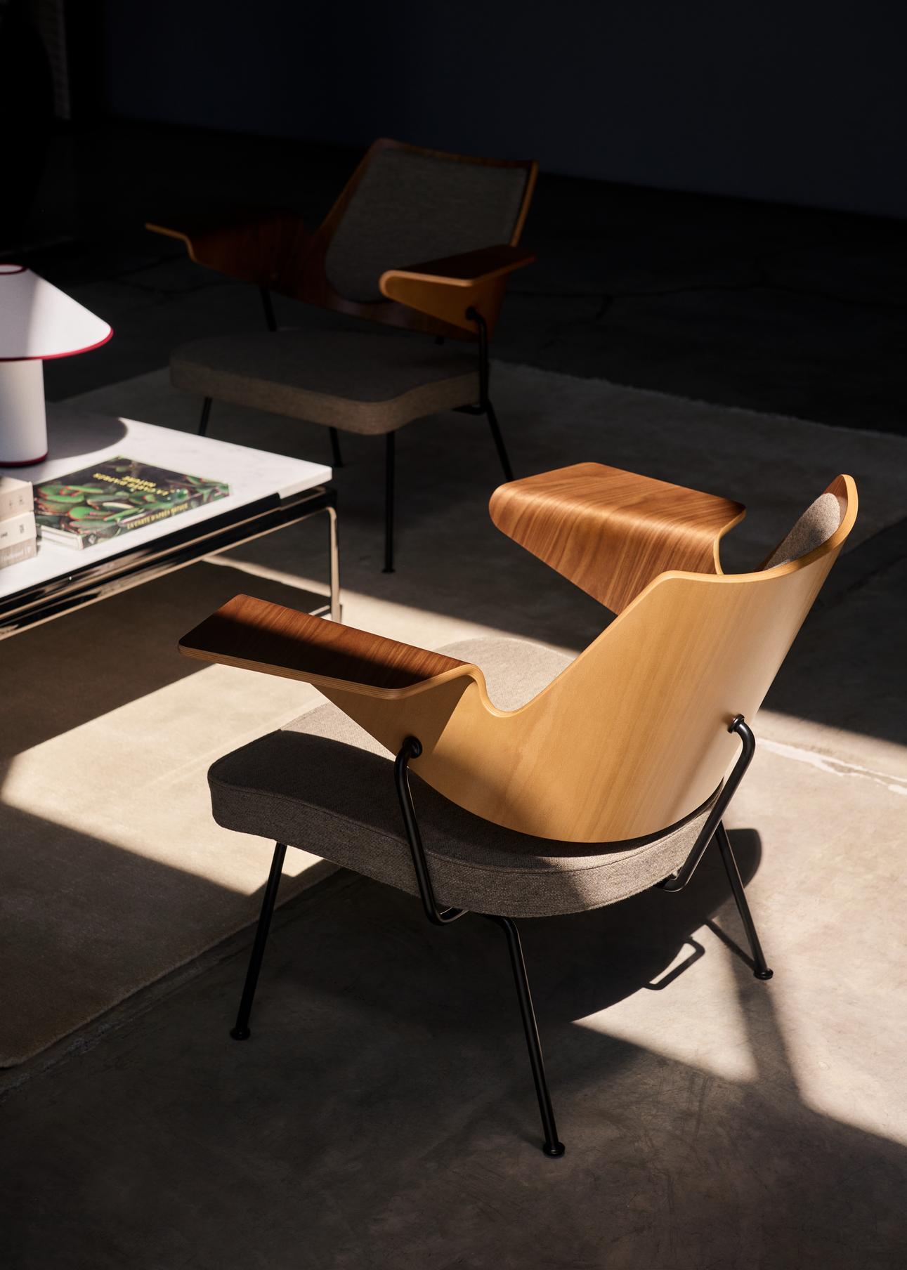 RFH Loungesessel - Nussbaum & Buche/ Hallingdal 227 - von Robin Day für &Tradition im Angebot 1