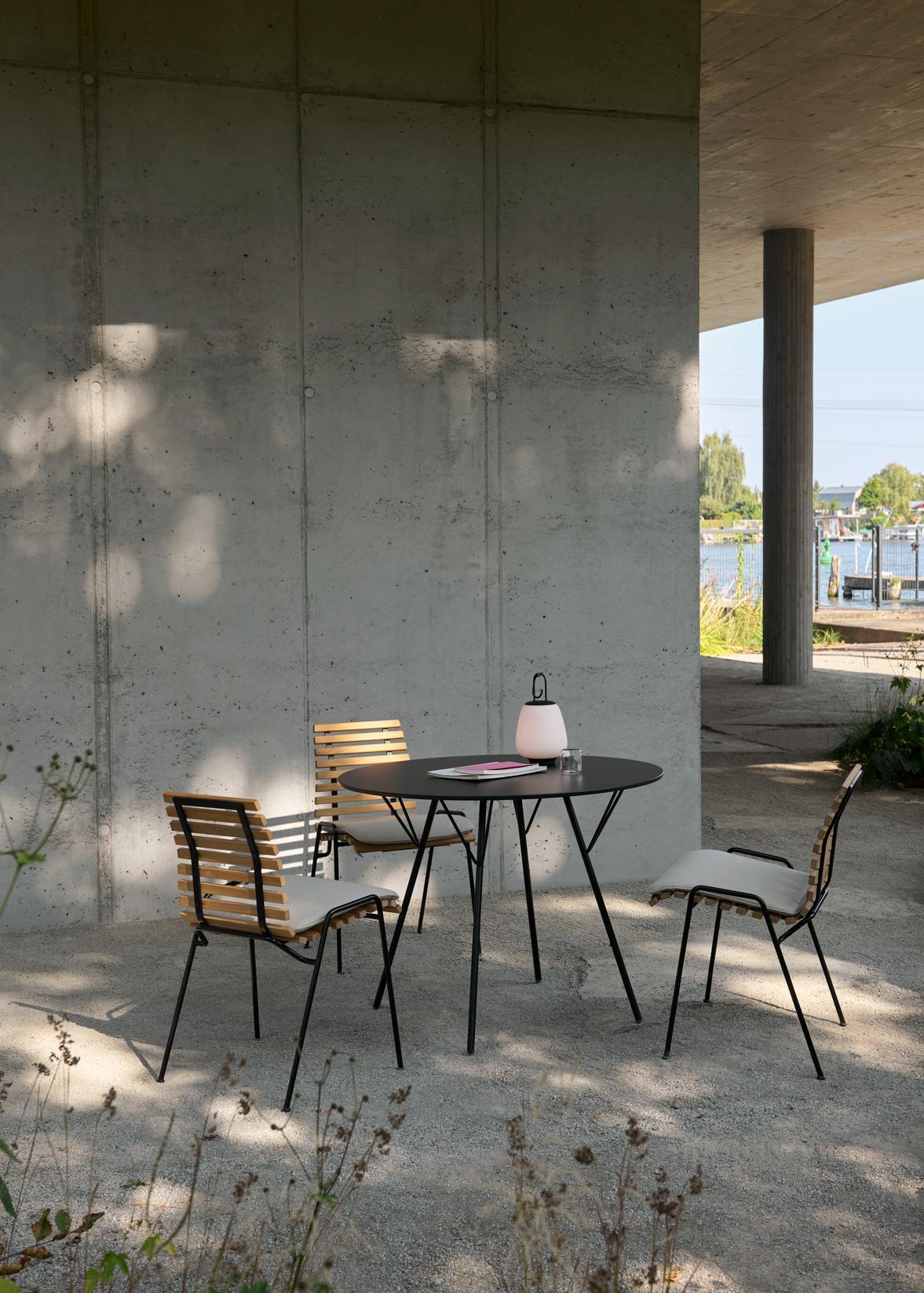 RFH Terrace Esstisch RD5 – Schwarzer Stahl – RFH – von Robin Day für &Tradition im Angebot 1