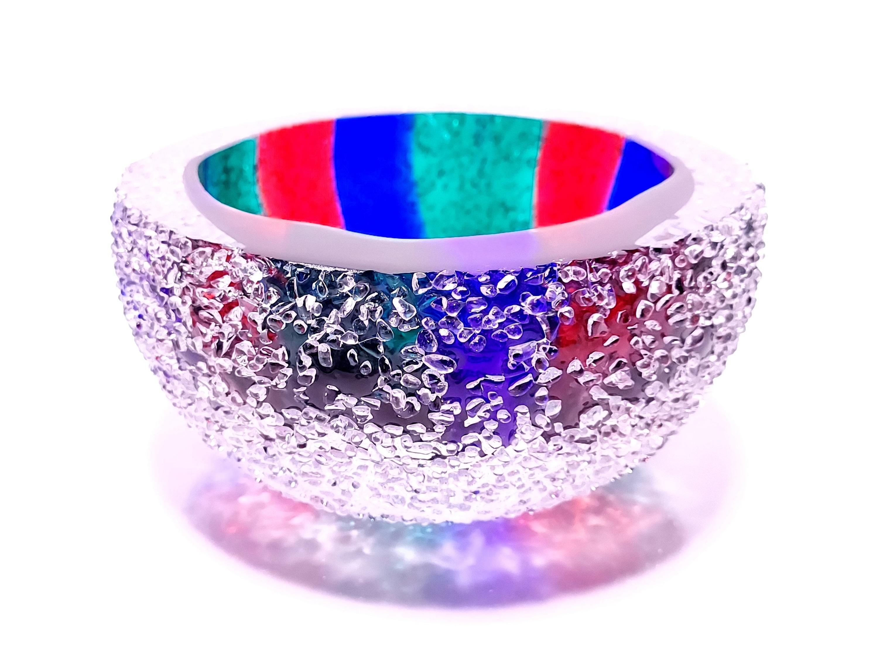 Moderne Bol en cristal couleur RGB, récipient en verre de luxe contemporain fait à la main en vente