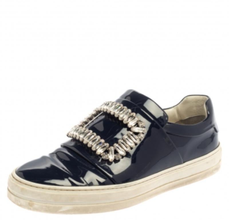 Rger Vivier Blue Patent Leather Sneaky Viv Embellished Low Top Sneakers Size 35 In Fair Condition For Sale In Dubai, Al Qouz 2