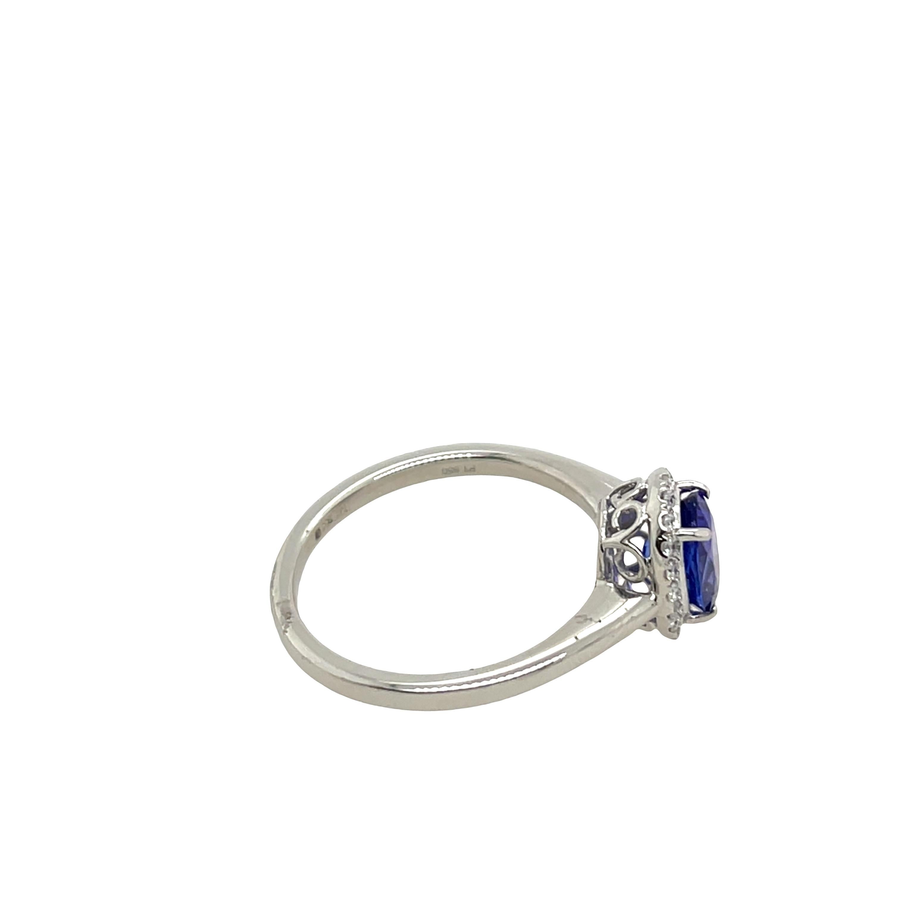 Taglio ovale Anello Rhapsody con tanzanite e diamanti da 1,6 carati incastonati in platino in vendita