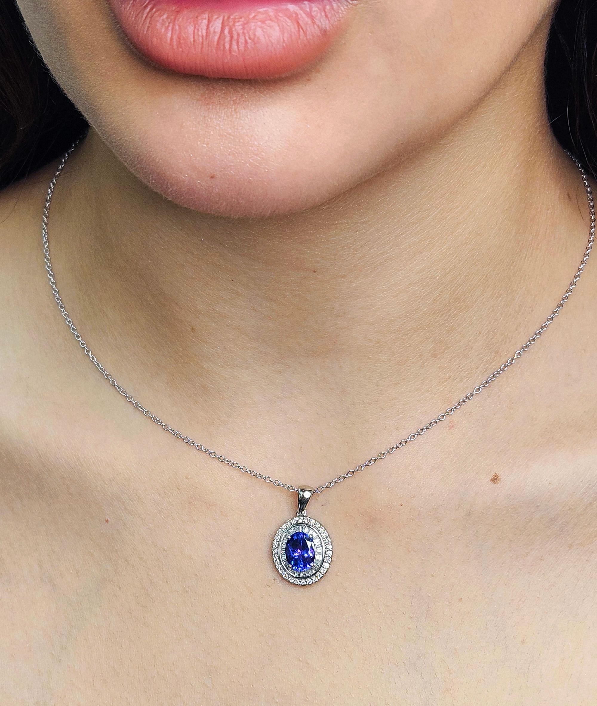 Rhapsody AAAA OVAL Tanzanite E-F VS Baguettes Diamonds 3.45ctw Platinum Pendant en venta 8