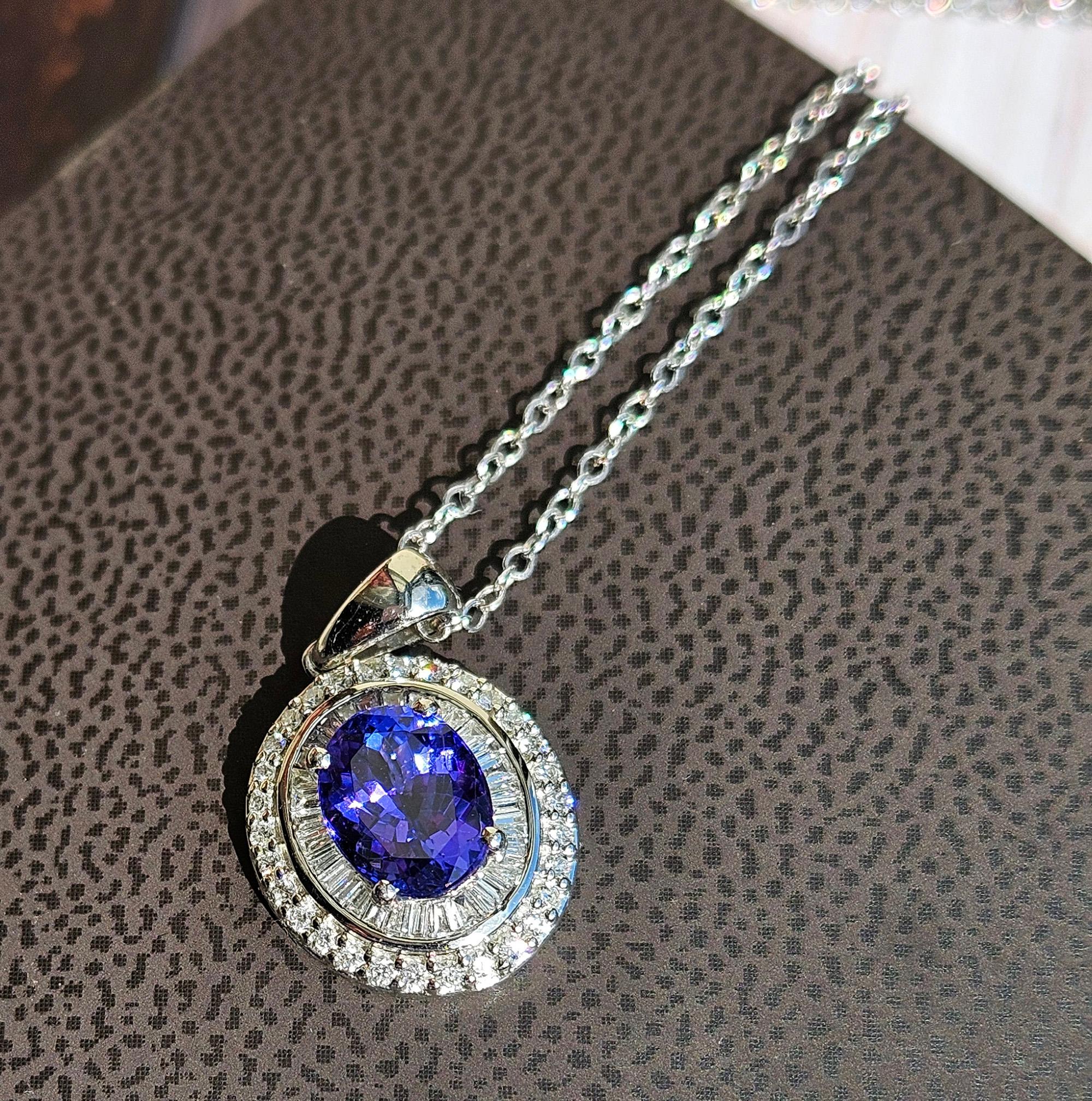 De las mujeres Rhapsody AAAA OVAL Tanzanite E-F VS Baguettes Diamonds 3.45ctw Platinum Pendant en venta