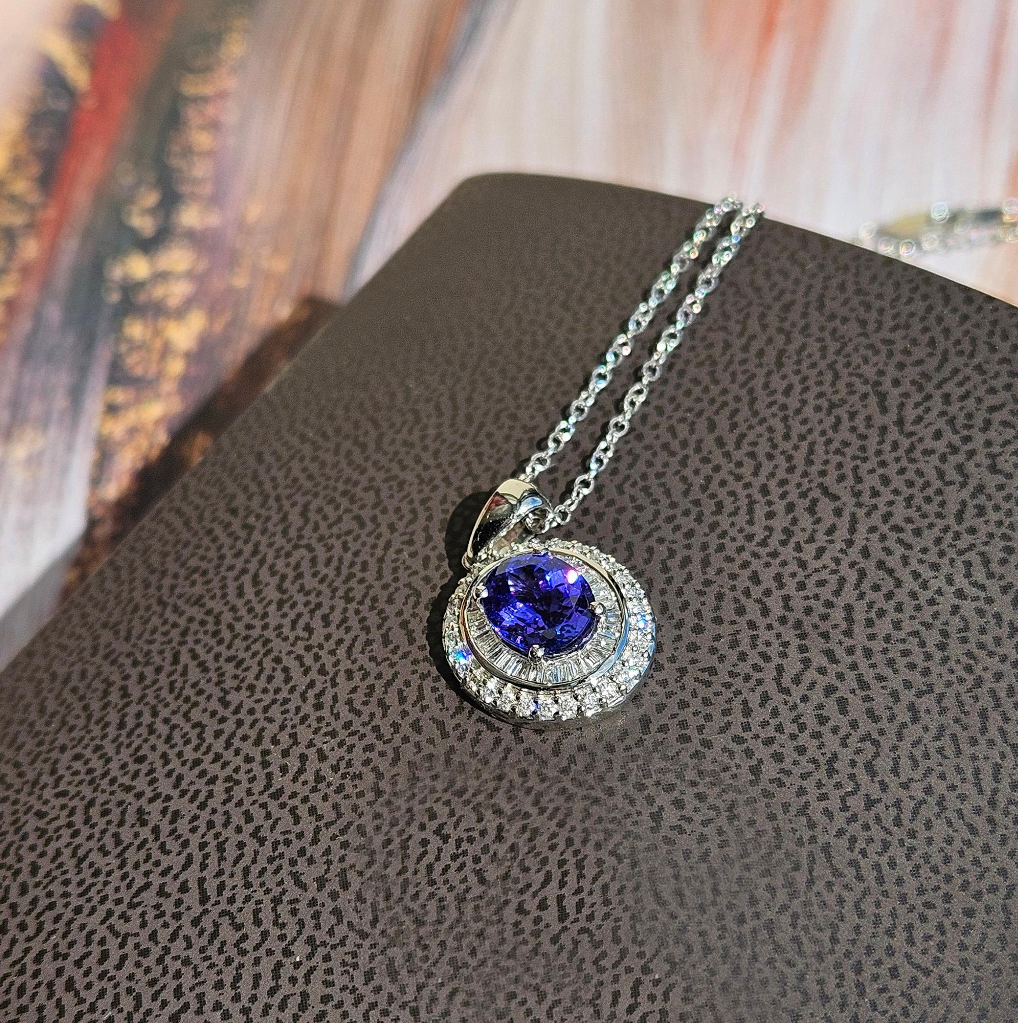 Rhapsody AAAA OVAL Tanzanite E-F VS Baguettes Diamonds 3.45ctw Platinum Pendant en venta 1