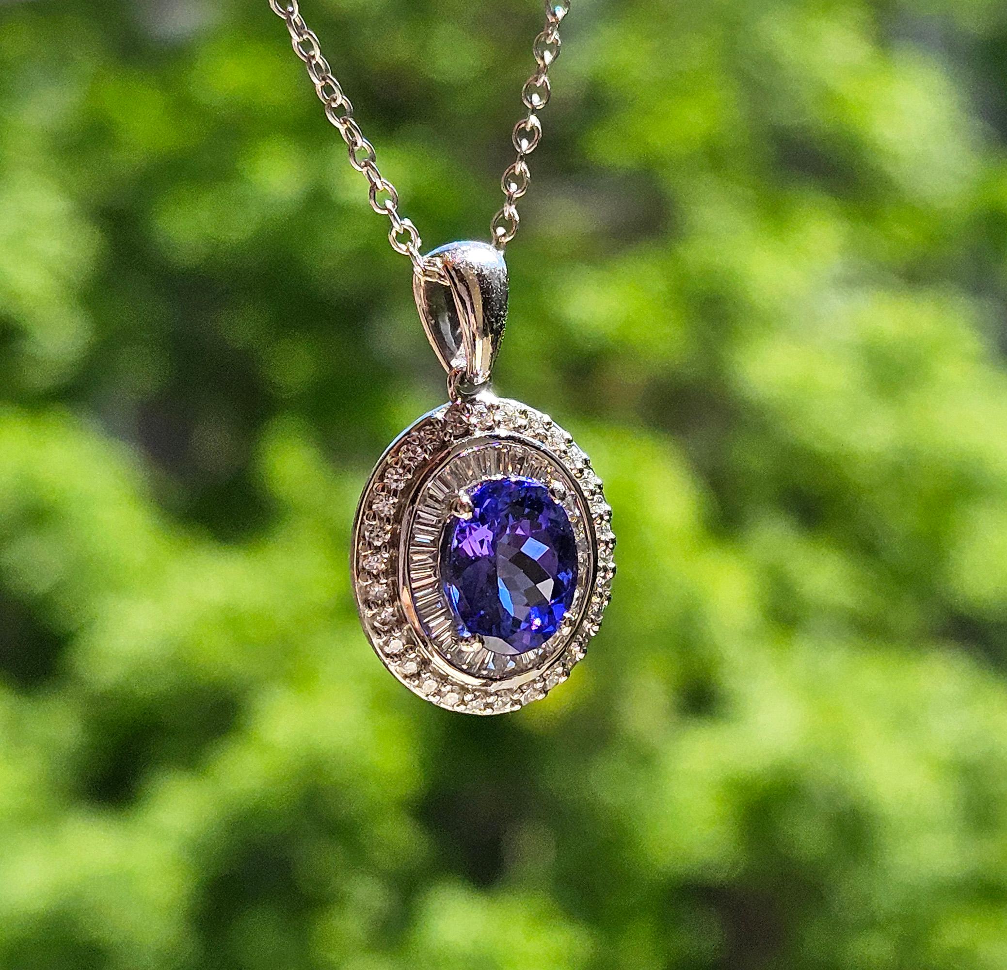 Rhapsody AAAA OVAL Tanzanite E-F VS Baguettes Diamonds 3.45ctw Platinum Pendant en venta 2