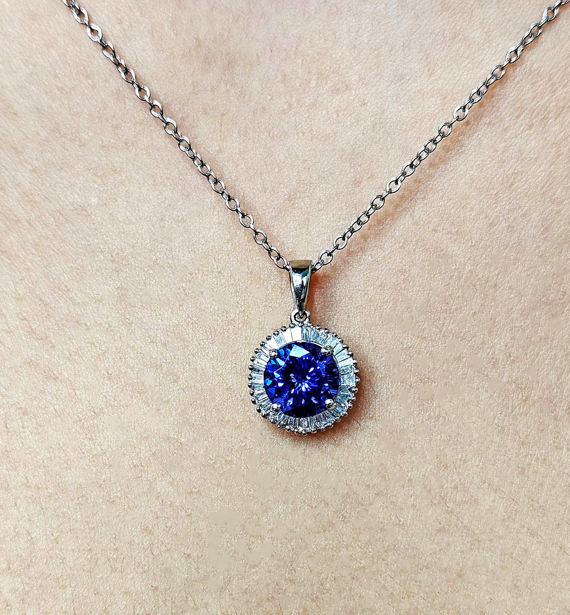 Rhapsody AAAA Round Tanzanite & E-F VS Baguettes Diamonds 3.20ctw PL Pendant en venta 5