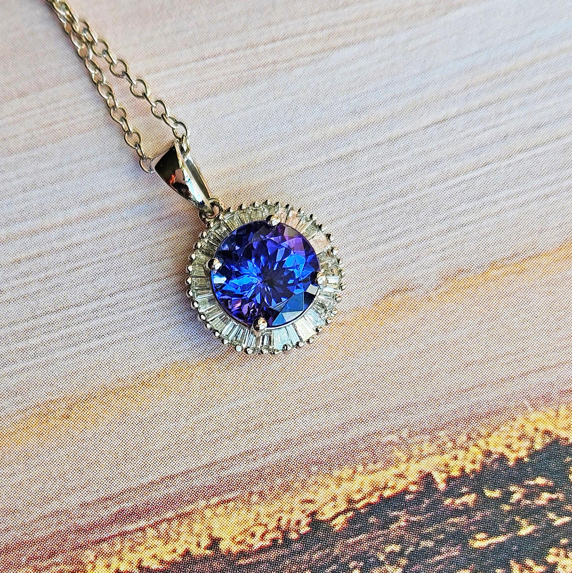 Rhapsody AAAA Round Tanzanite & E-F VS Baguettes Diamonds 3.20ctw PL Pendant en venta 6