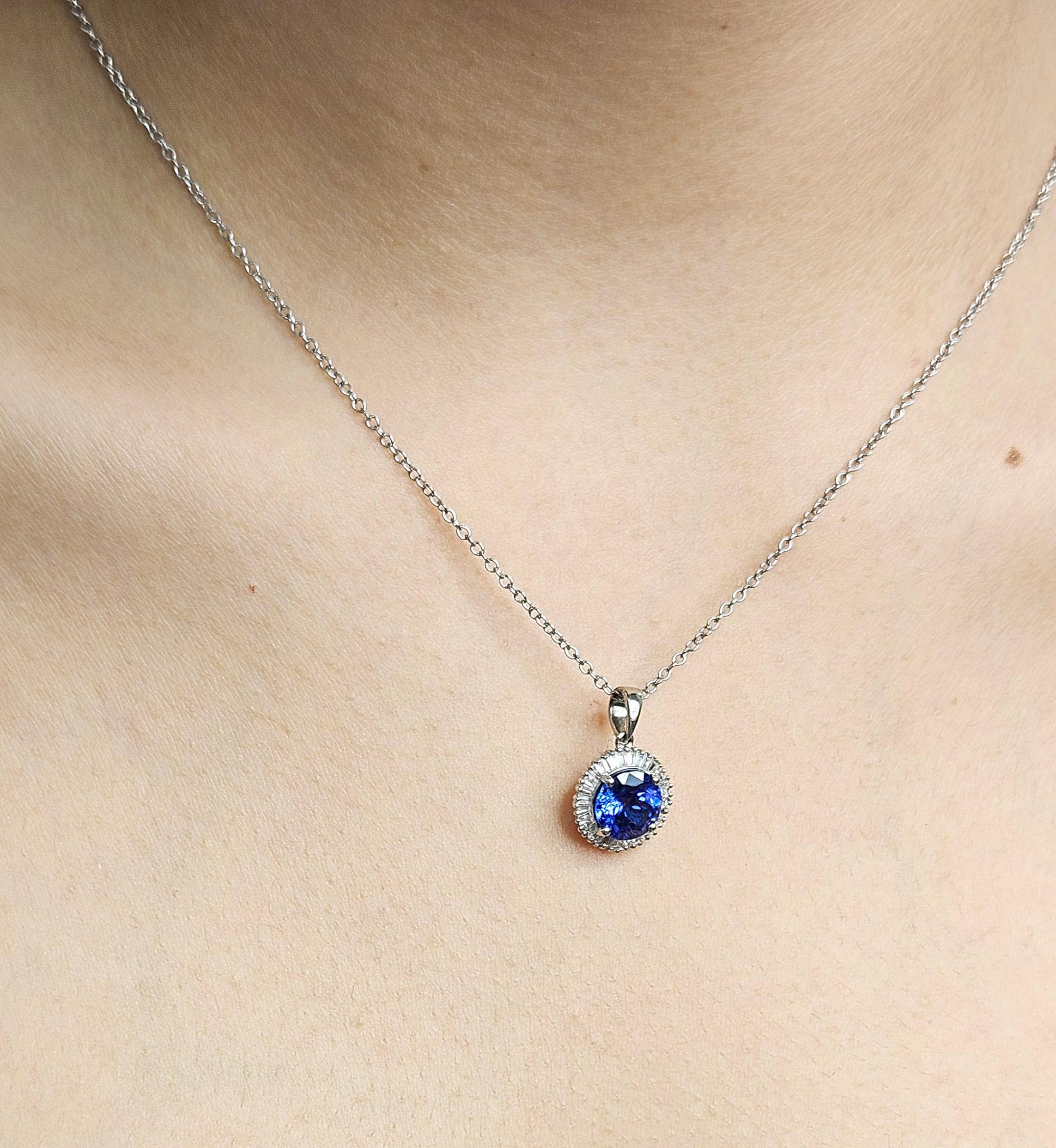 Rhapsody AAAA Round Tanzanite & E-F VS Baguettes Diamonds 3.20ctw PL Pendant en venta 7