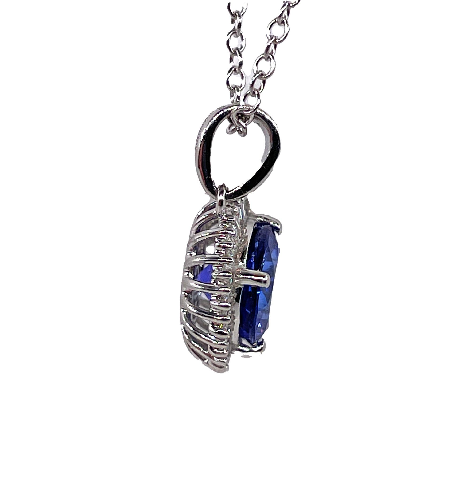 Rhapsody AAAA Round Tanzanite & E-F VS Baguettes Diamonds 3.20ctw PL Pendant Corte redondo en venta