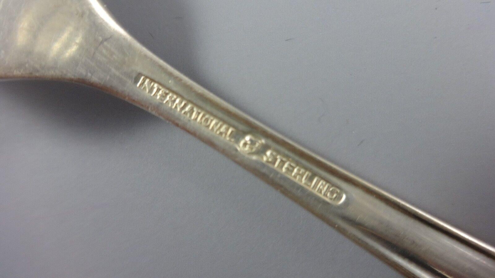 Rapsodia de International Sterling Silver Juego de 8 cubiertos 33 piezas en Excelente estado para la venta en Big Bend, WI