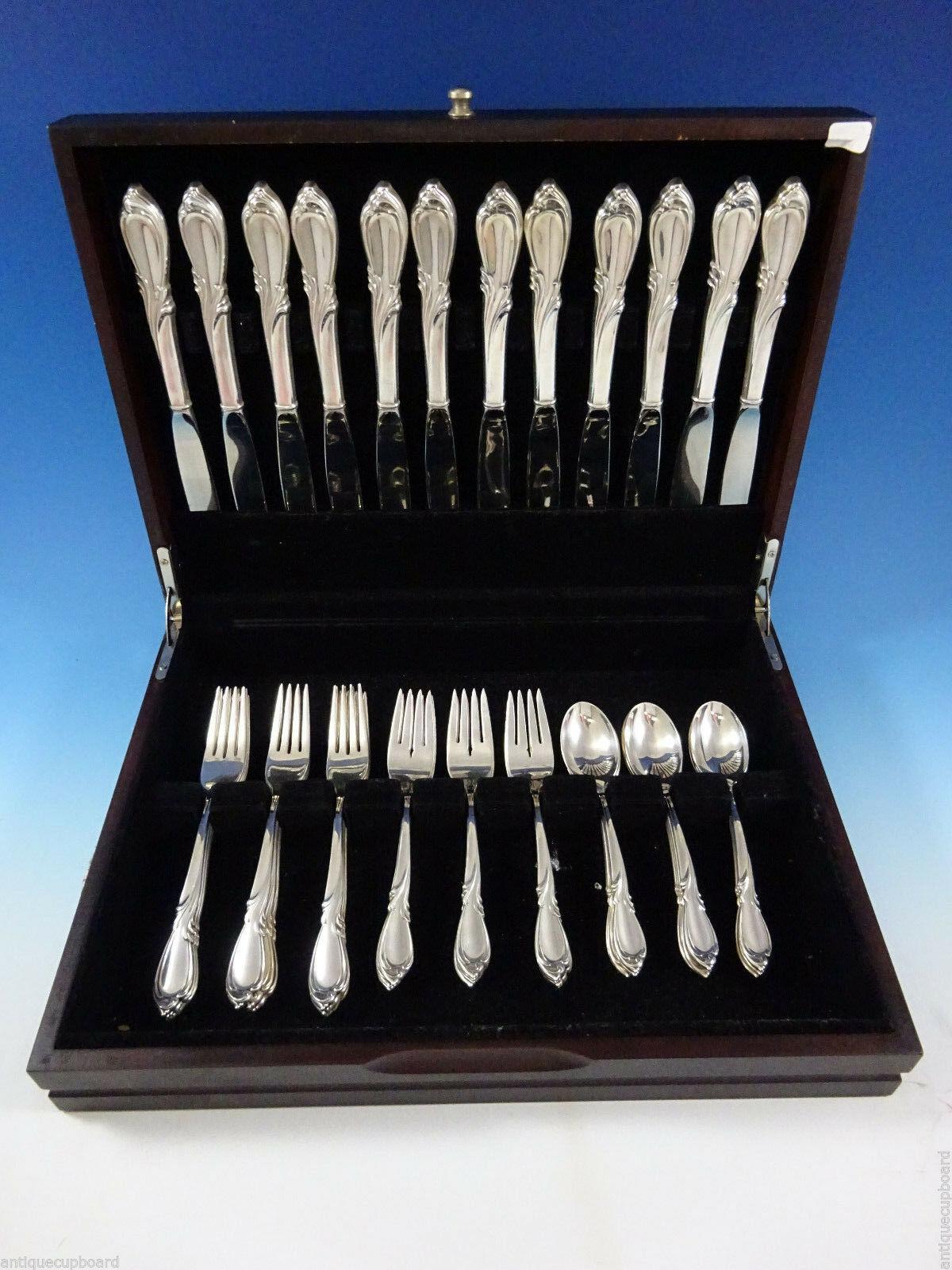 Ensemble de couverts en argent sterling Rhapsody by international - 48 pièces. Cet ensemble comprend :

12 couteaux, 9 1/4