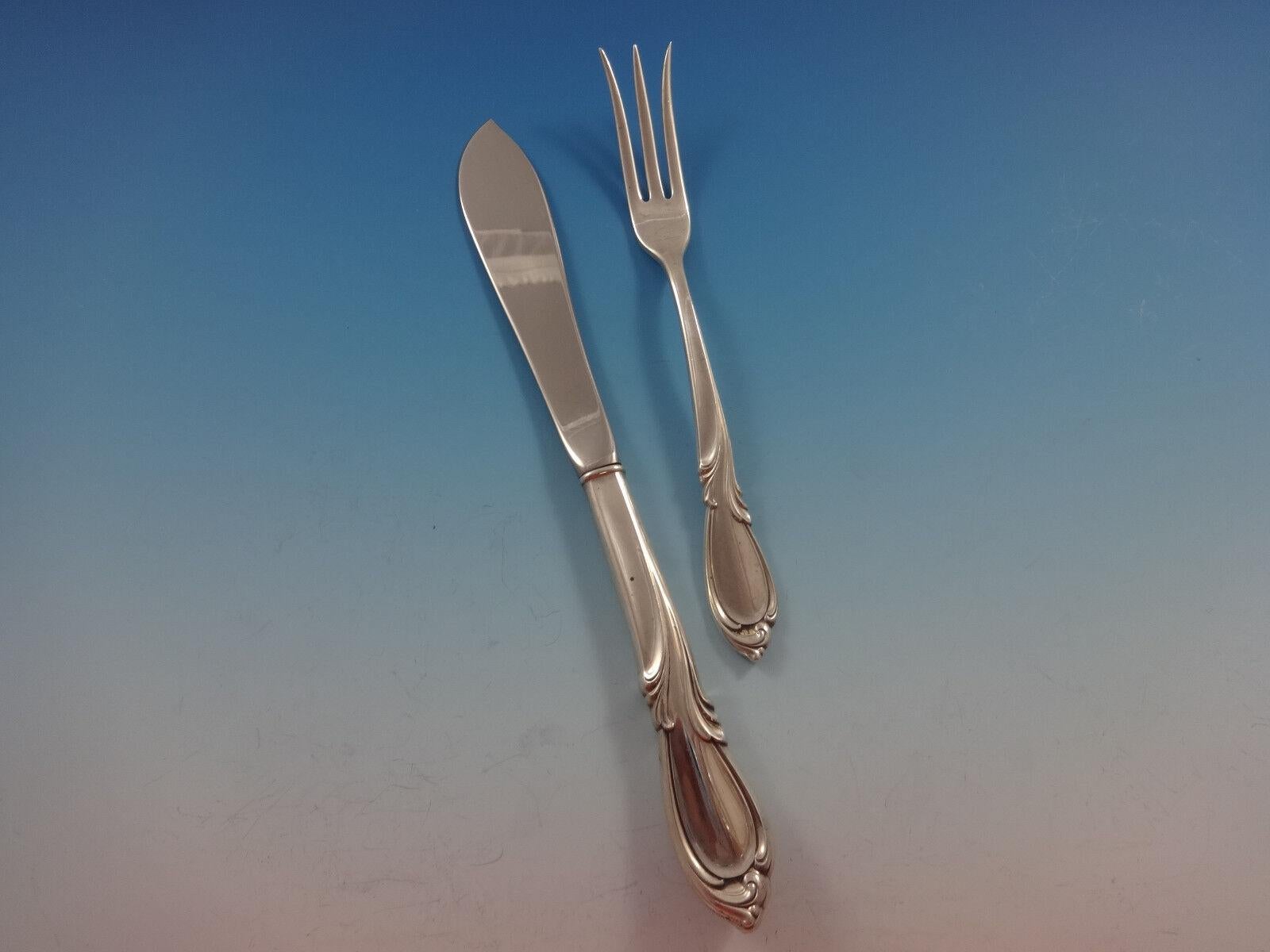 A pleasing harmony of traditional design and fresh modern styling is reflected in Rhapsody. Sweeping asymmetrical curves, deeply sculpted, play upon each piece. This simple yet elegant pattern provides a lyrical accent for many crystal and china