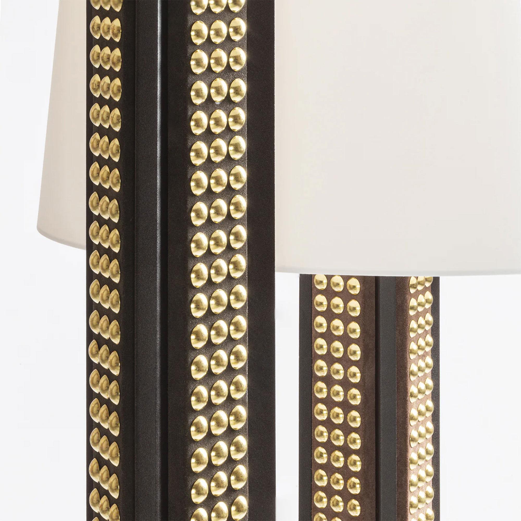 For nearly twenty years, the Giobagnara brand has combined traditional know-how and leading-edge technology to produce elegance of the highest standard. With luxurious creations available in a unique and virtually limitless color palette of leathers