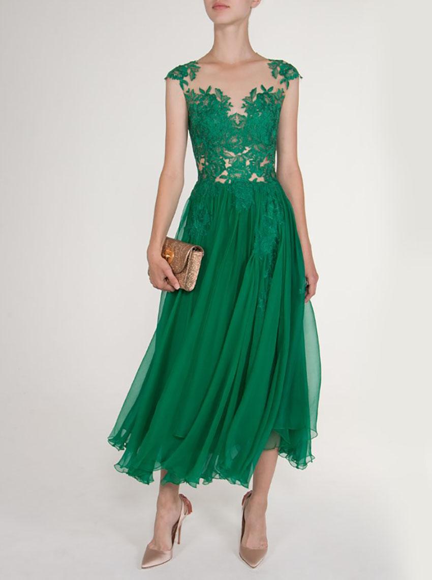 RHEA COSTA. 

Made in green viscose and silk with lace trim. 
Round neckline, 
skirt slit, 
zip fastening

Content: 100% silk. Main composition 2: 100% viscose

Brand new, with tags.

 100% authentic guarantee 





       PLEASE VISIT OUR STORE FOR