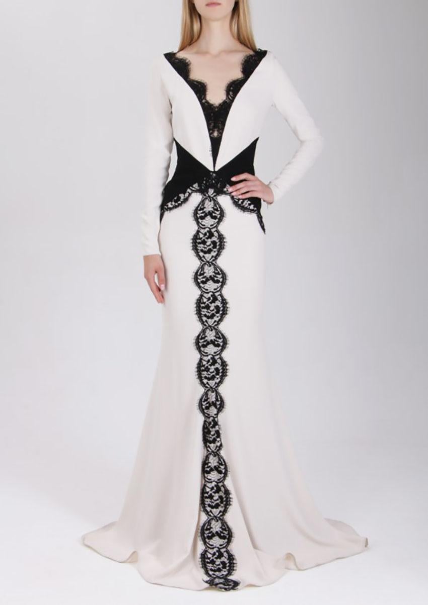 RHEA COSTA 

-Evening dress with lace from RHEA COSTA.
- Maxi length, fitted fitted silhouette, long sleeves, V-neckline, zip closure.
- Décor in the form of lace trim, train.


Content:  75% viscose, 25% silk
Color: White, Multicolor, Black

Made