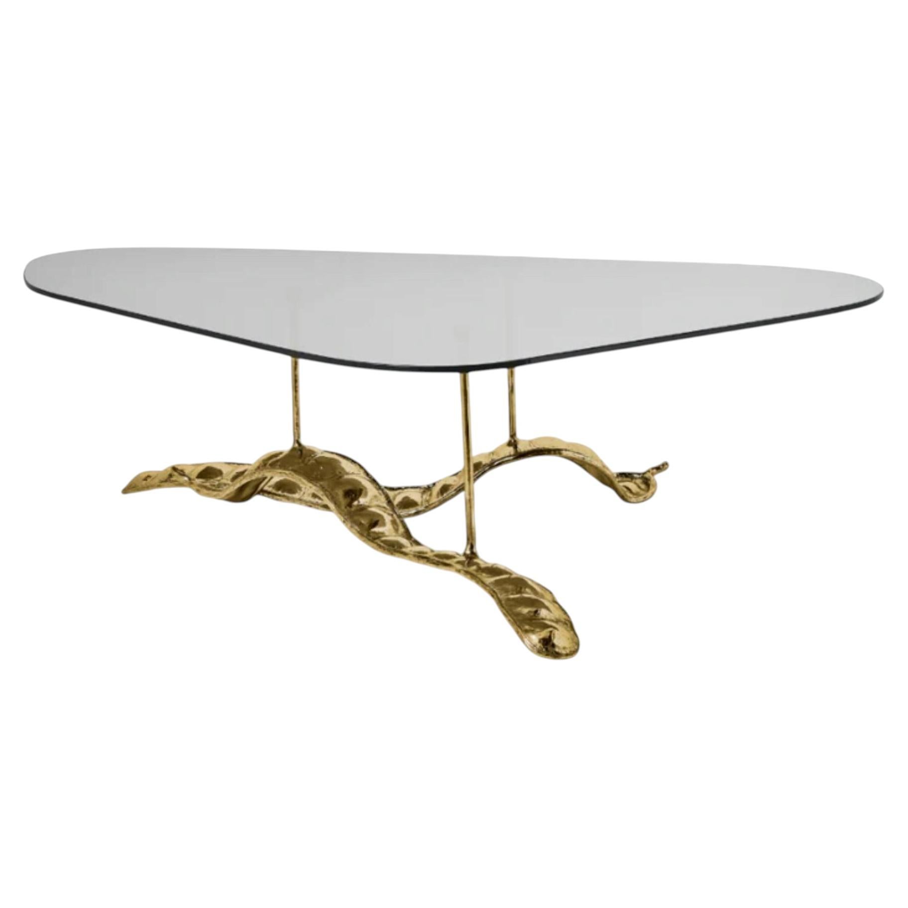Rheedi - Mesa de centro con detalles de latón dorado y tapa de cristal templado