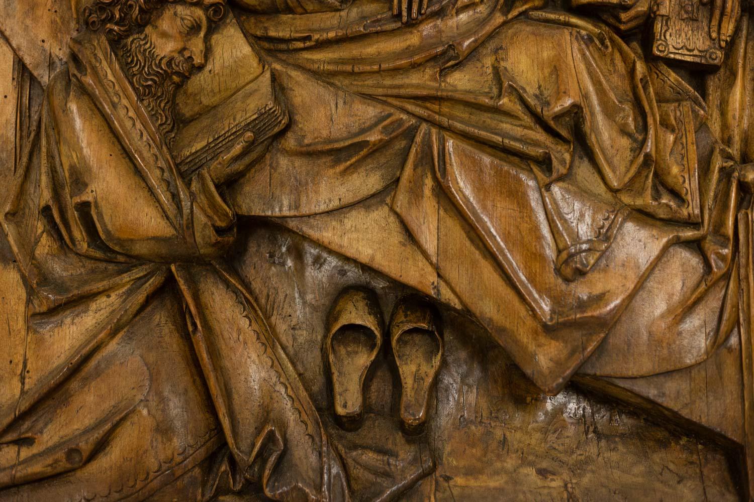 Rheinischer Altaraufsatz, Dormitio in Holz, geschnitzt im Flachrelief, 19. im Angebot 1