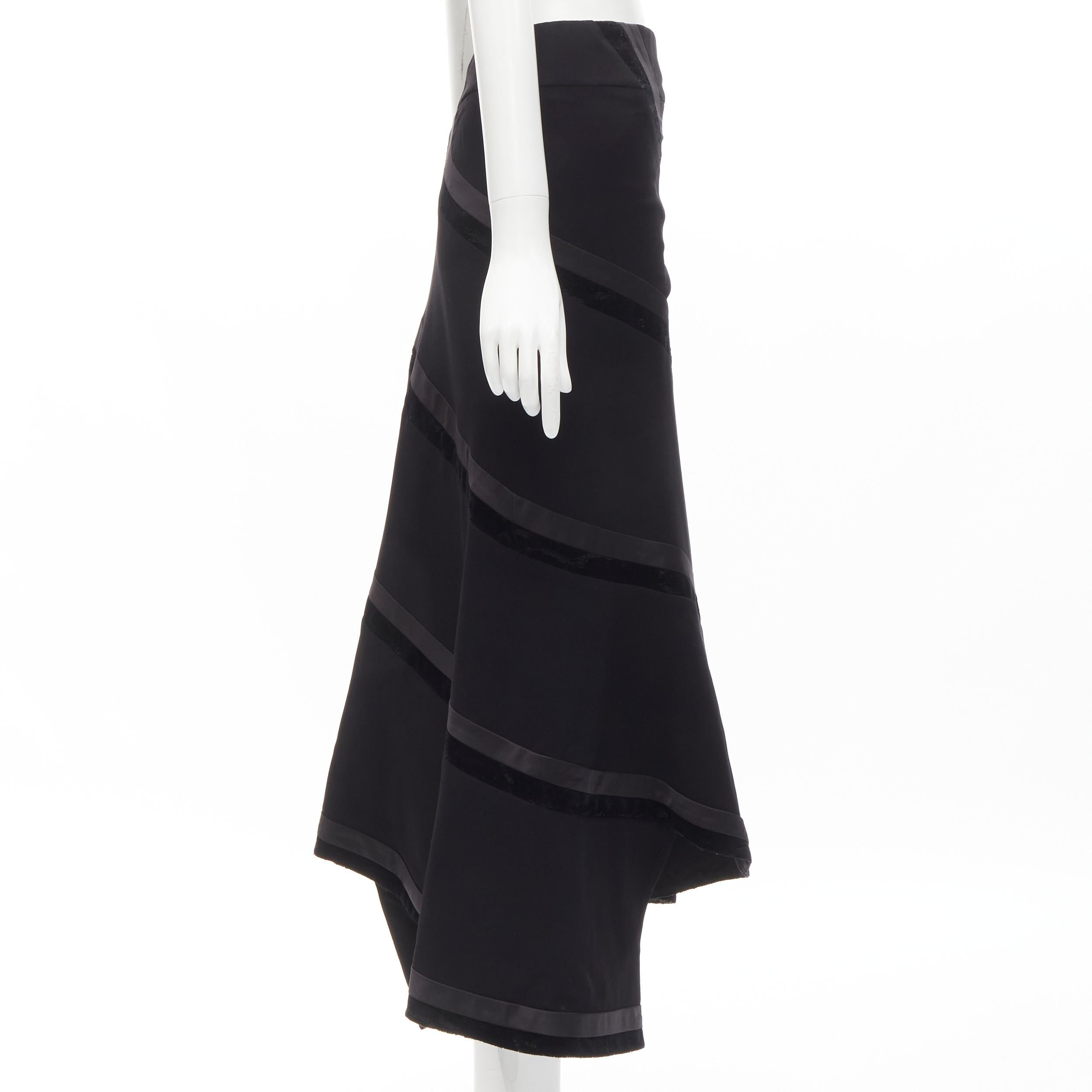 RHIE black velvet spiral trim flared midi skirt US4 S In Excellent Condition For Sale In Hong Kong, NT