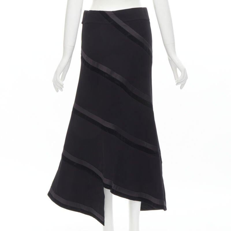 Donna RHIE gonna midi svasata in velluto nero con finiture a spirale US4 S in vendita