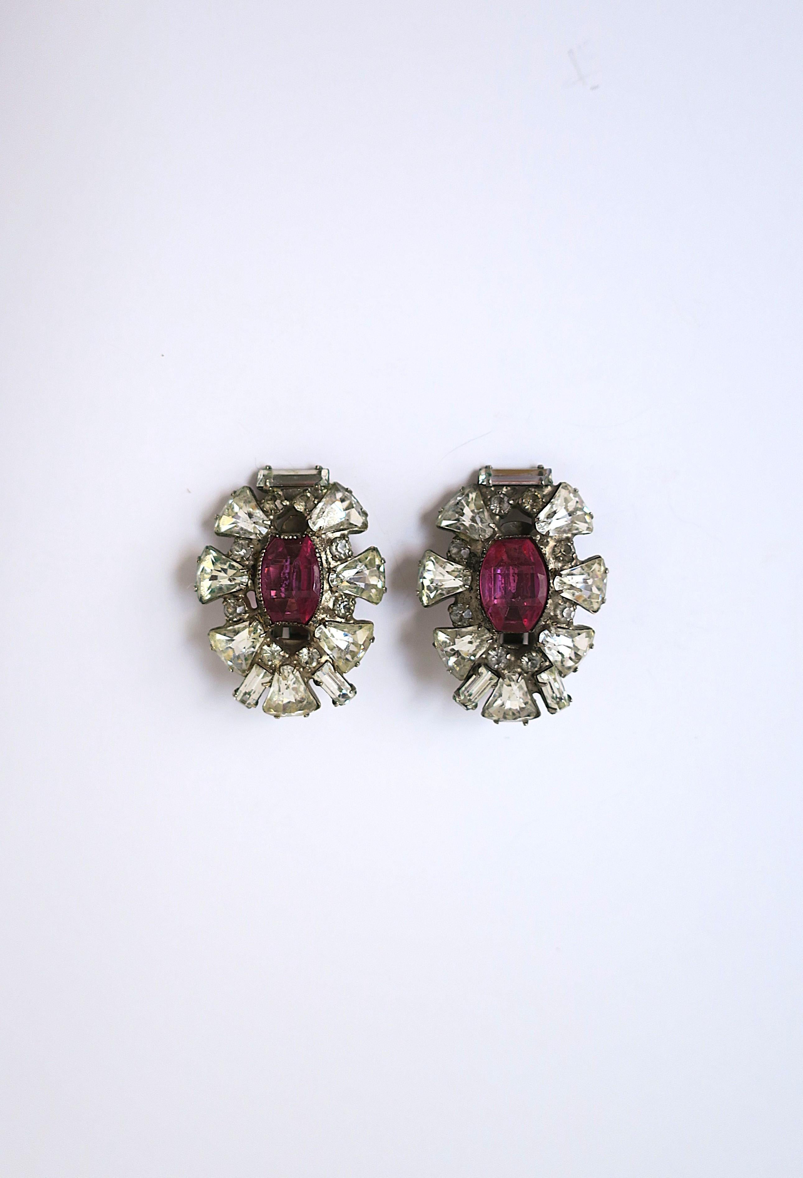 Taille Marquise Boucles d'oreilles en strass avec accent rose magenta, vers le début du 20e siècle en vente