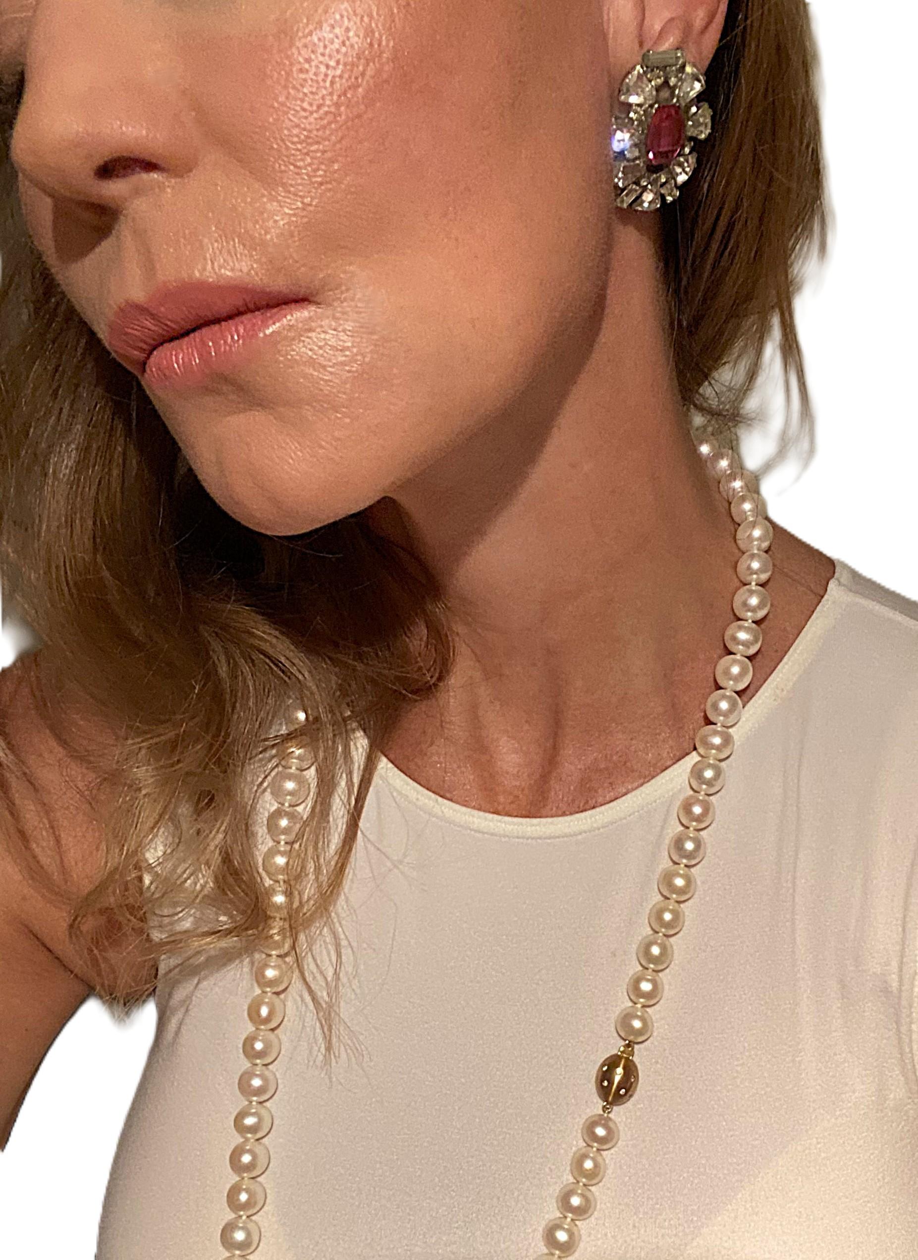 Boucles d'oreilles en strass avec accent rose magenta, vers le début du 20e siècle Bon état - En vente à New York, NY