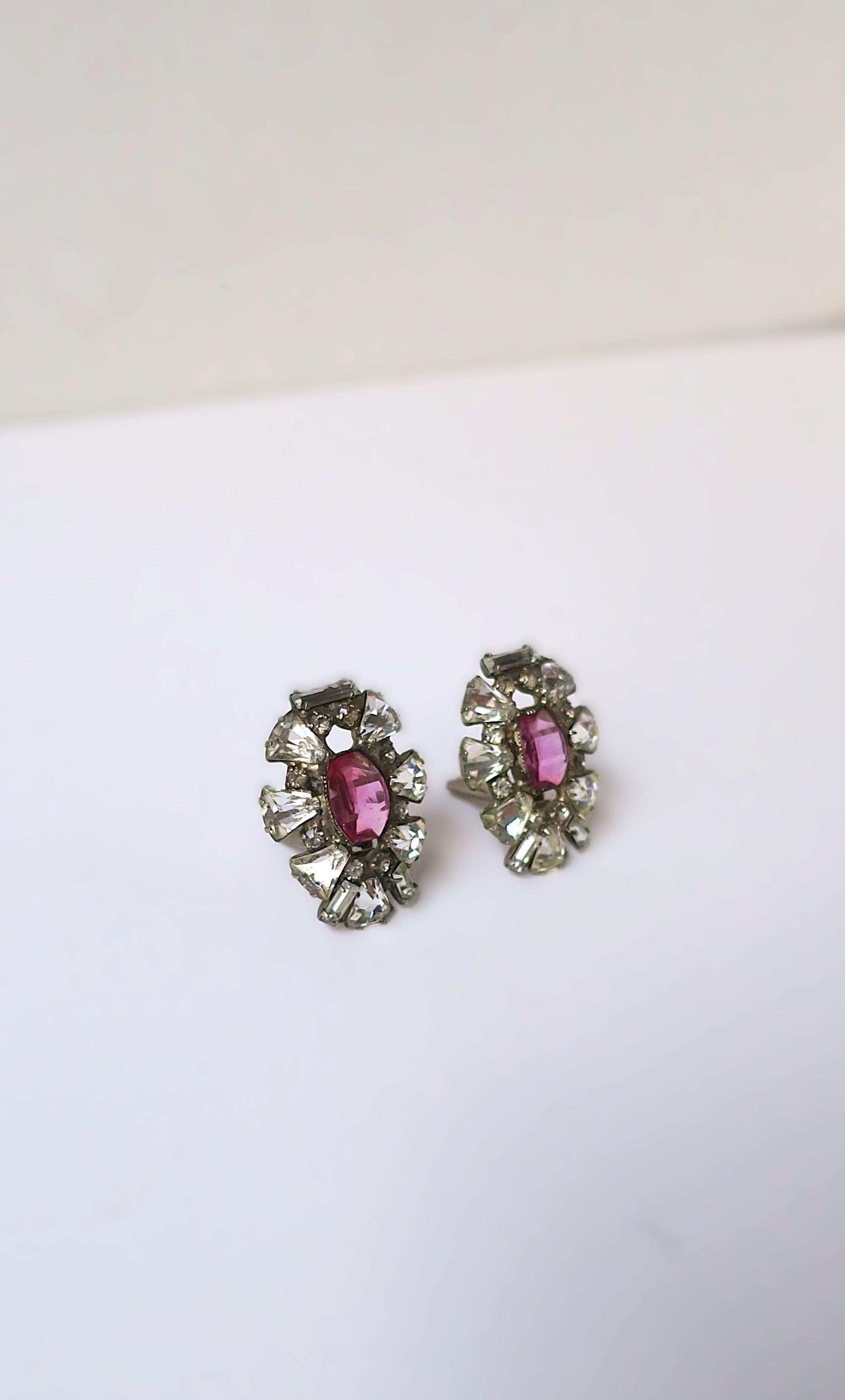 Boucles d'oreilles en strass avec accent rose magenta, vers le début du 20e siècle en vente 2