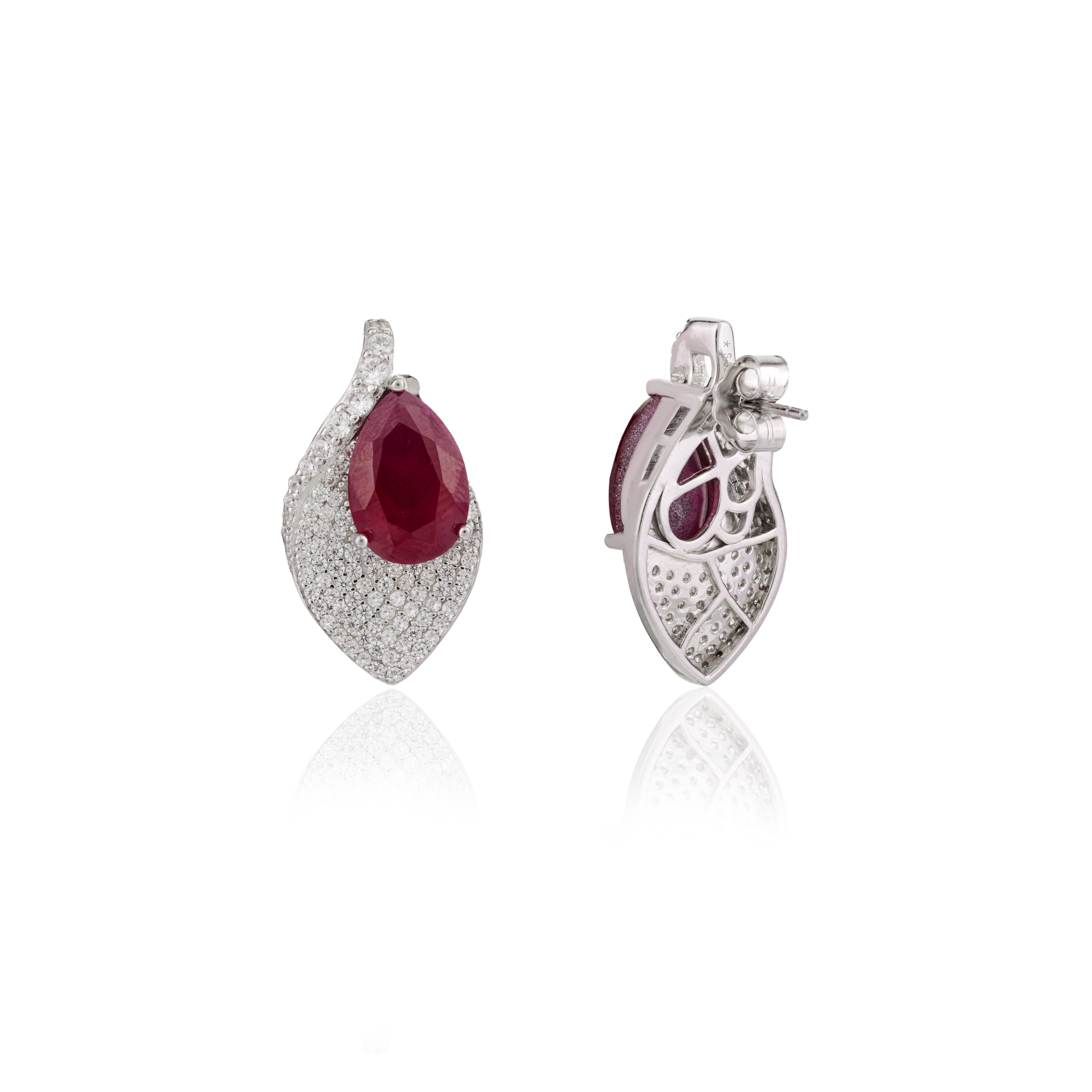Rhinestone Red Pear Leaf Stud Earrings Anniversary for Women in Silver Jewelry In New Condition For Sale In New York, NY