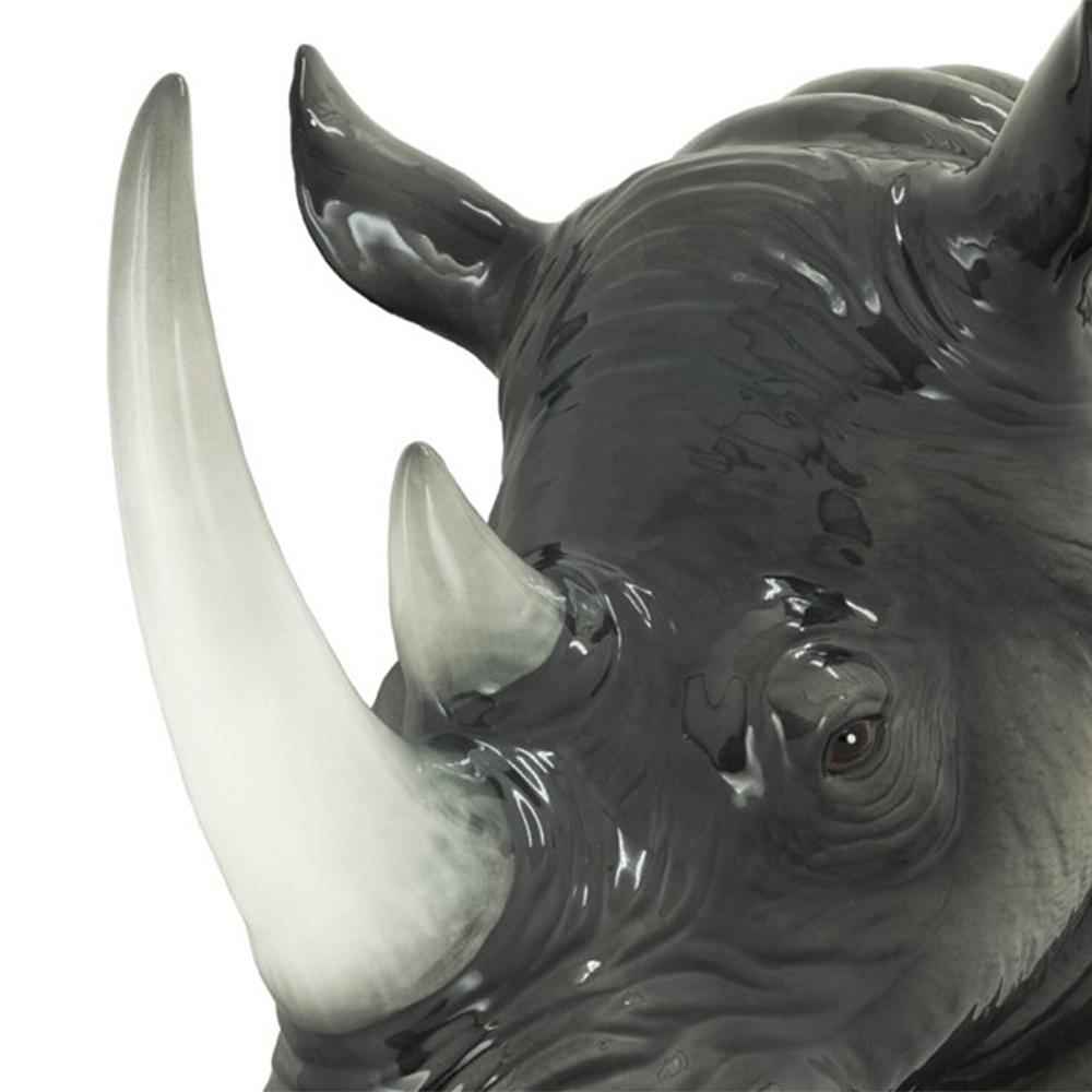 Rhino Head Wall Decoration In New Condition For Sale In Paris, FR