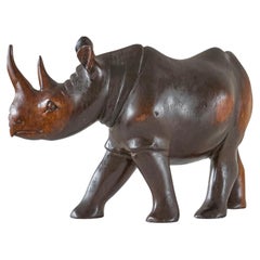 Sculpture Rhino en bois sculpté des années 1950