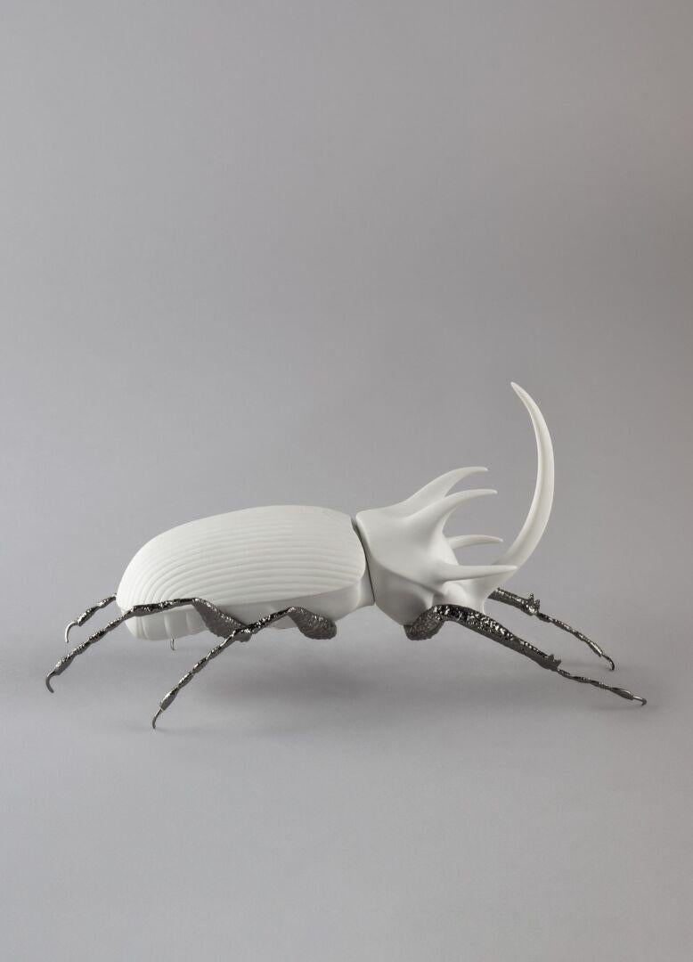 Figurine de scarabée Rhinoceros, blanc mat Neuf - En vente à New York City, NY