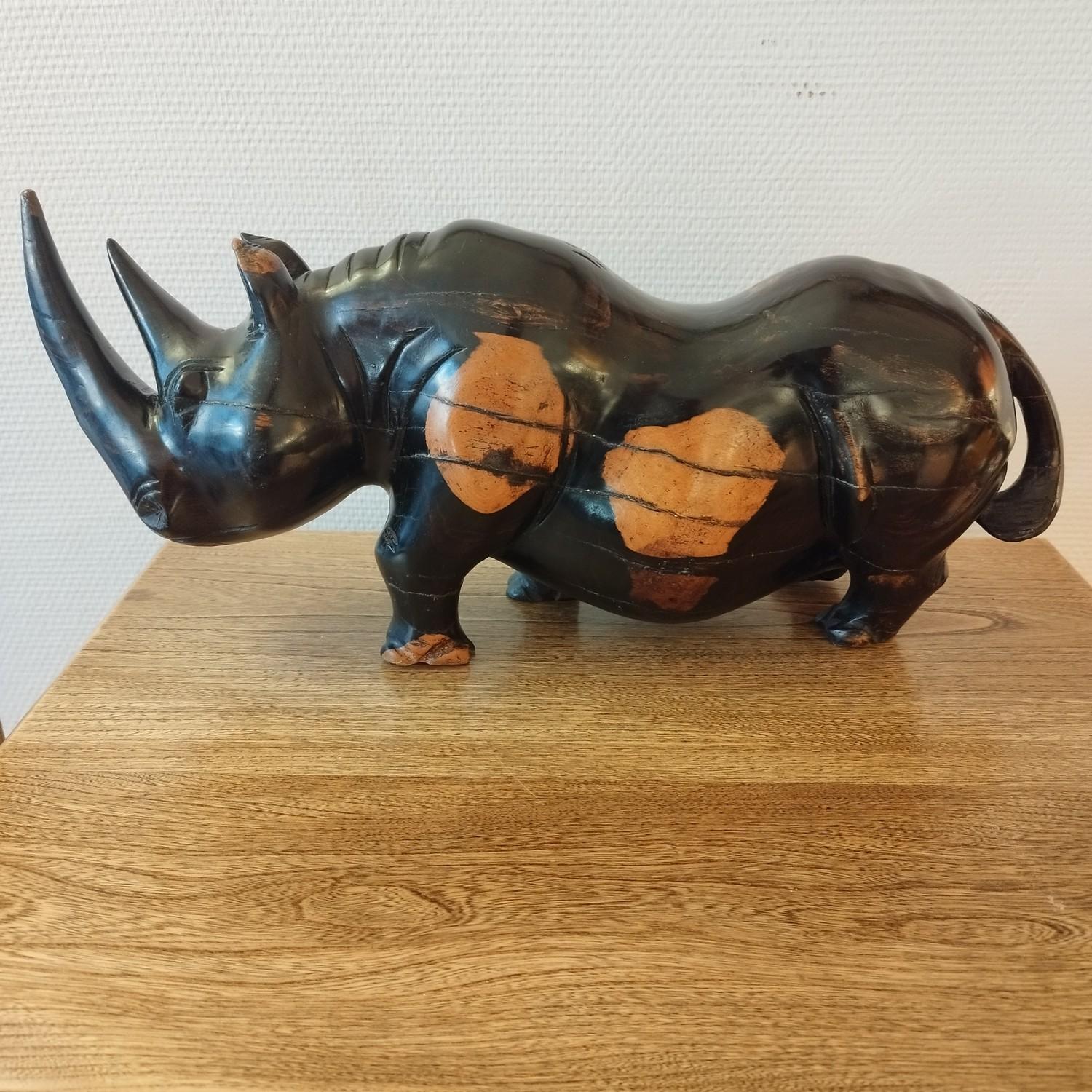 Great looking rhinoceros in wood. The tail is missing a small part (see photo).
Do not hesitate to contact me for a shipping quote.