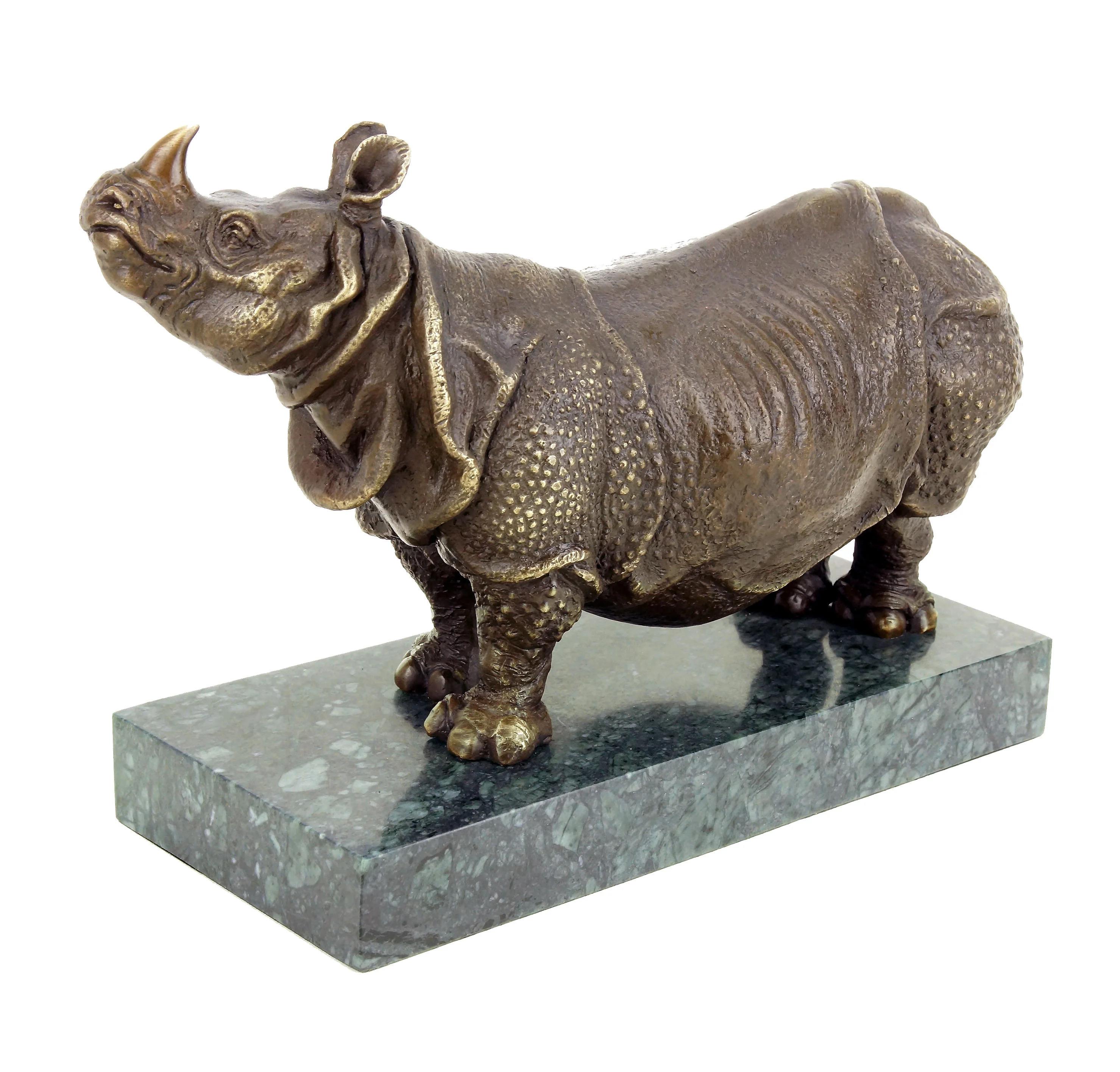 Bronzo Statua di rinoceronte, scultura in bronzo nello stile di Rembrandt Bugatti in vendita