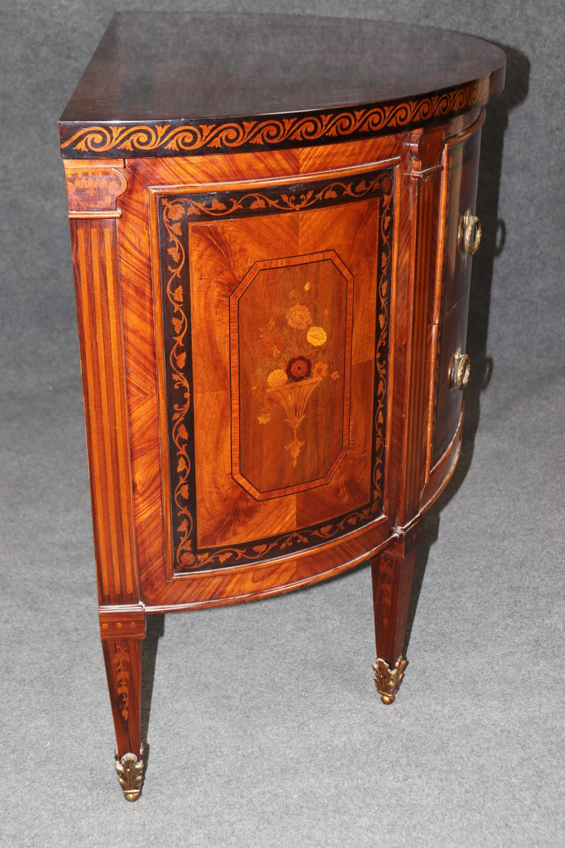 Rho Mobili Italienische Demilune-Kommode im Louis-XVI.-Stil mit Intarsien aus Bronze, Rho Mobili (21. Jahrhundert und zeitgenössisch) im Angebot