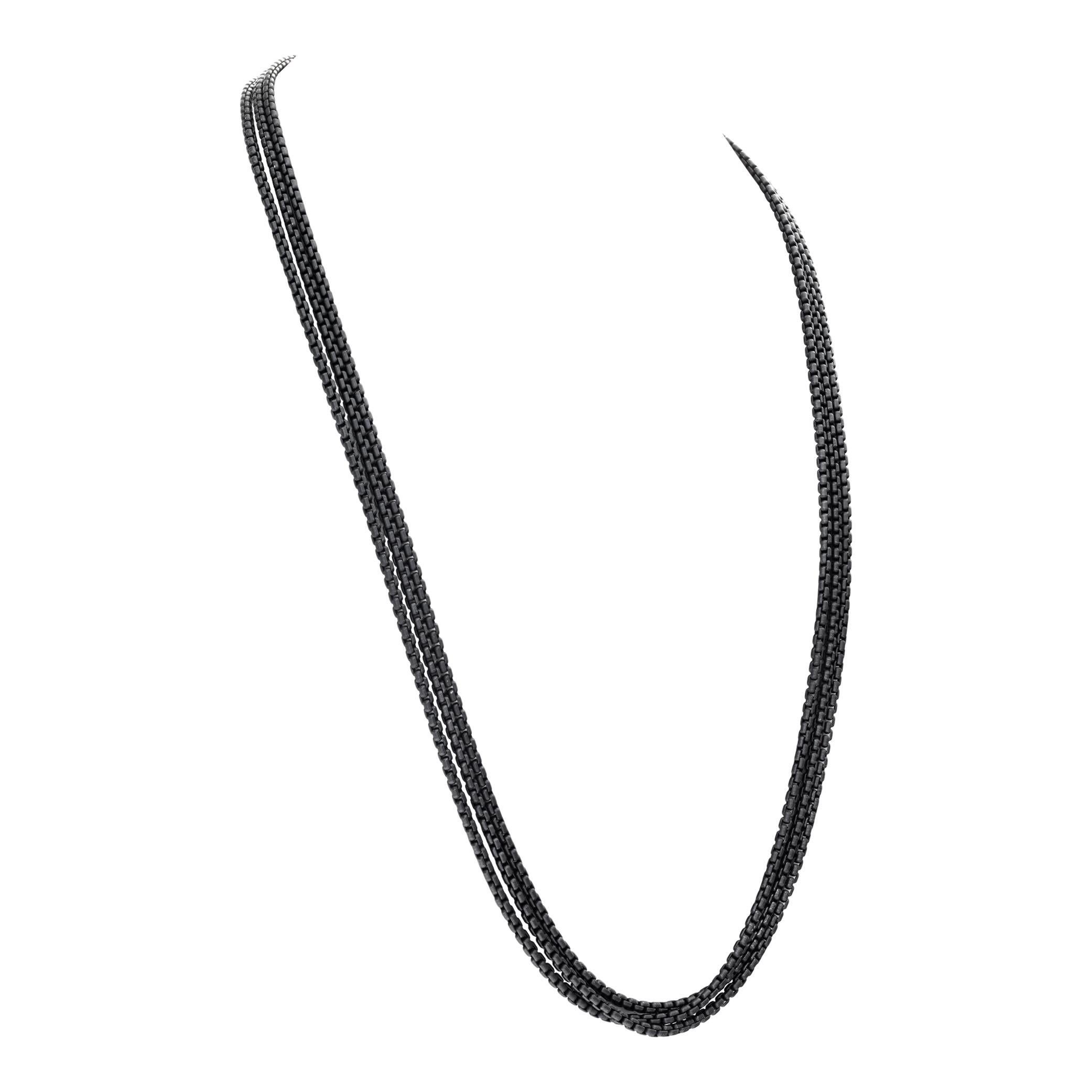 David Yurman Collana extra lunga a catena piccola con rodio annerito e argento sterling. 72' di lunghezza totale per una varietà di lunghezze indossabili, larghezza della catena 0,1''.

