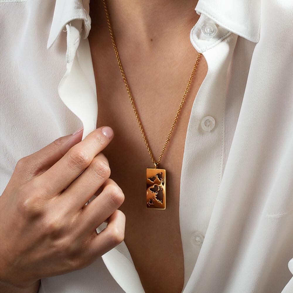 The perfect accessory for a traveler soul! Share your own story with this beautiful Map Chain Necklace. With a  simple and original design, this necklace features a rectangular pendant with a laser cut map of the world. Suitable for both men and