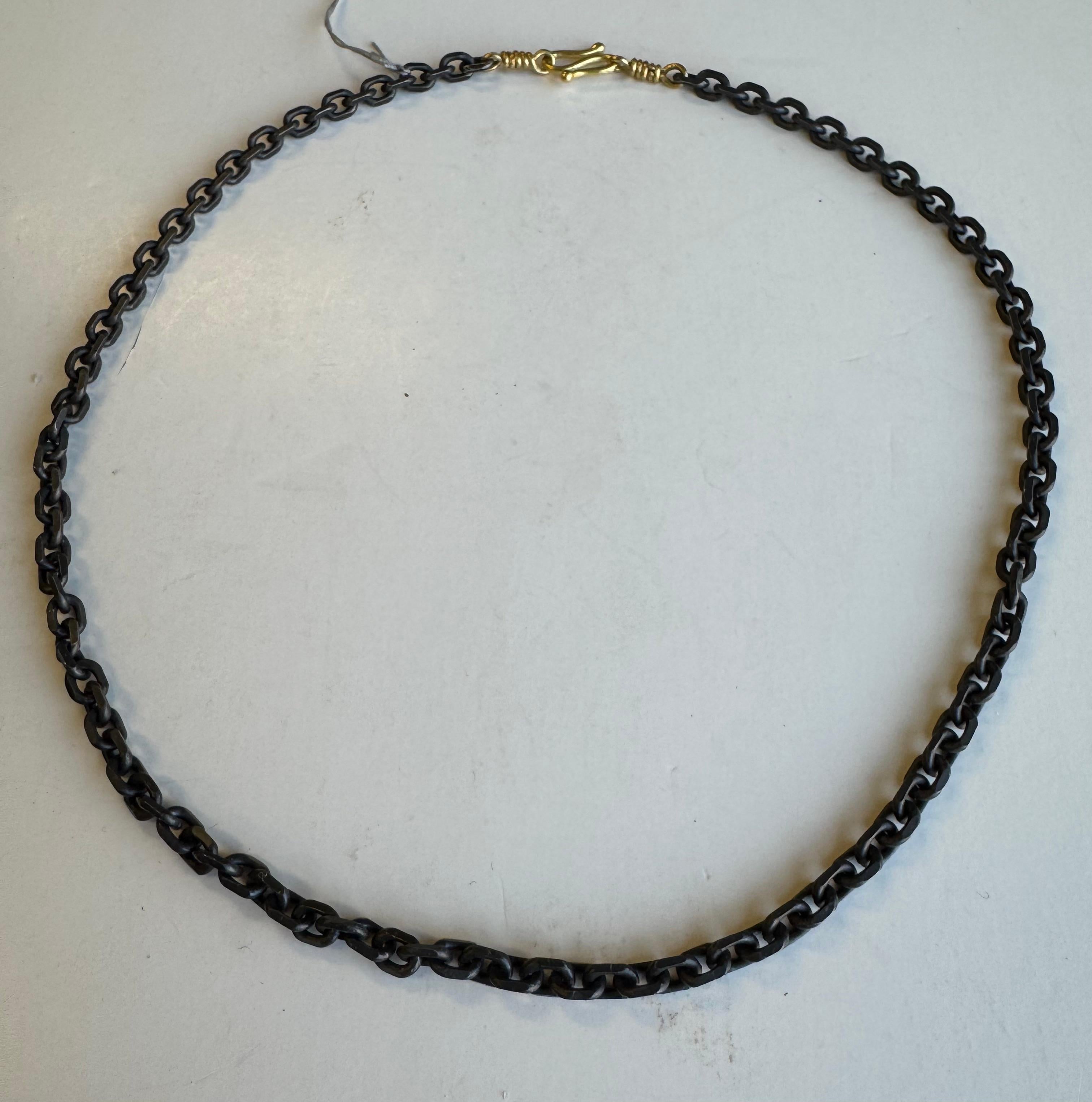 Artigiano Catena rodiata in argento sterling con terminali e gancio in oro 20 carati in vendita