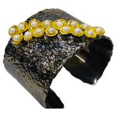 Bracciale rodiato con oro 22k e perle
